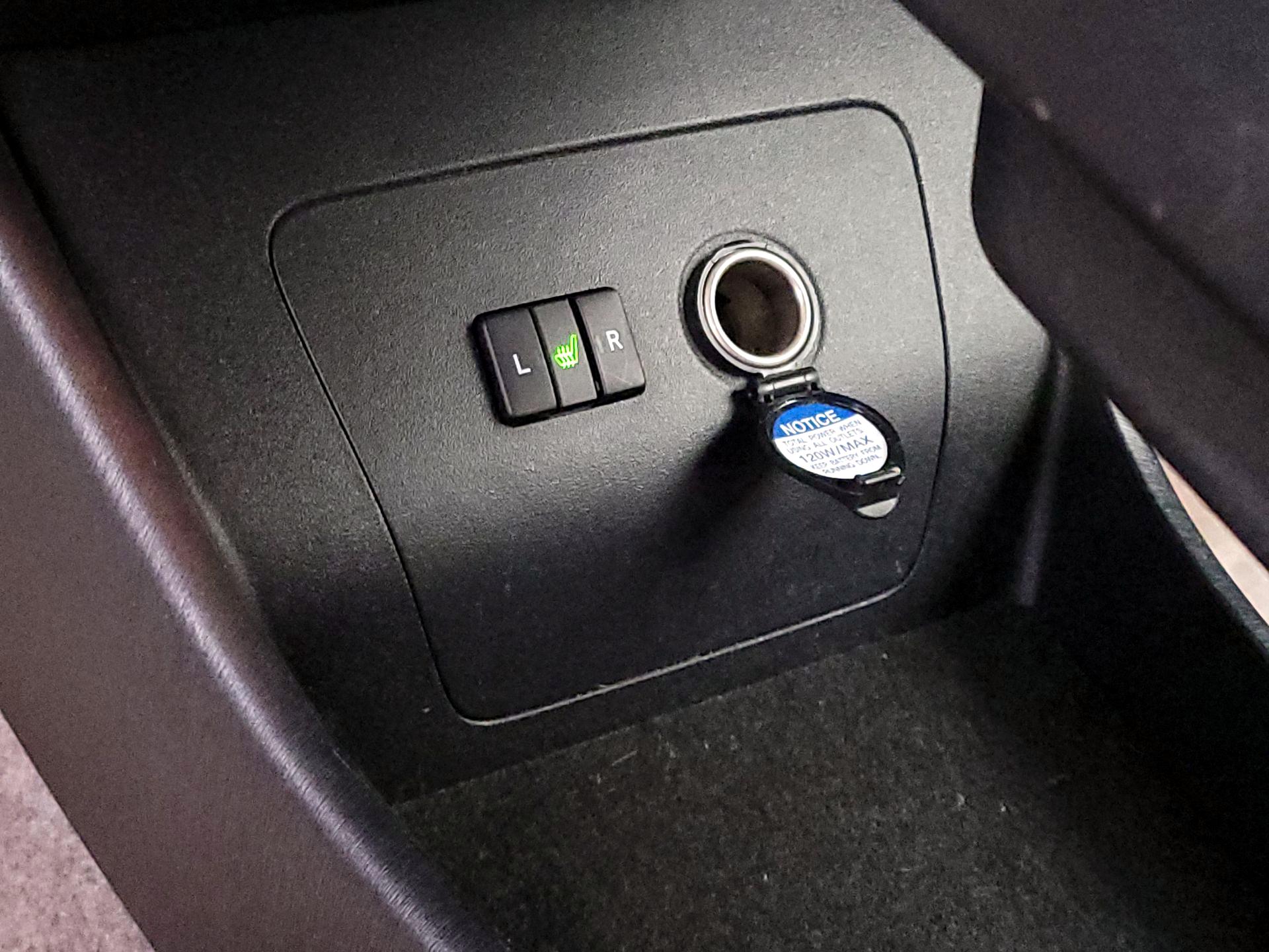 Thumbnail: 2014 Toyota Prius - 18