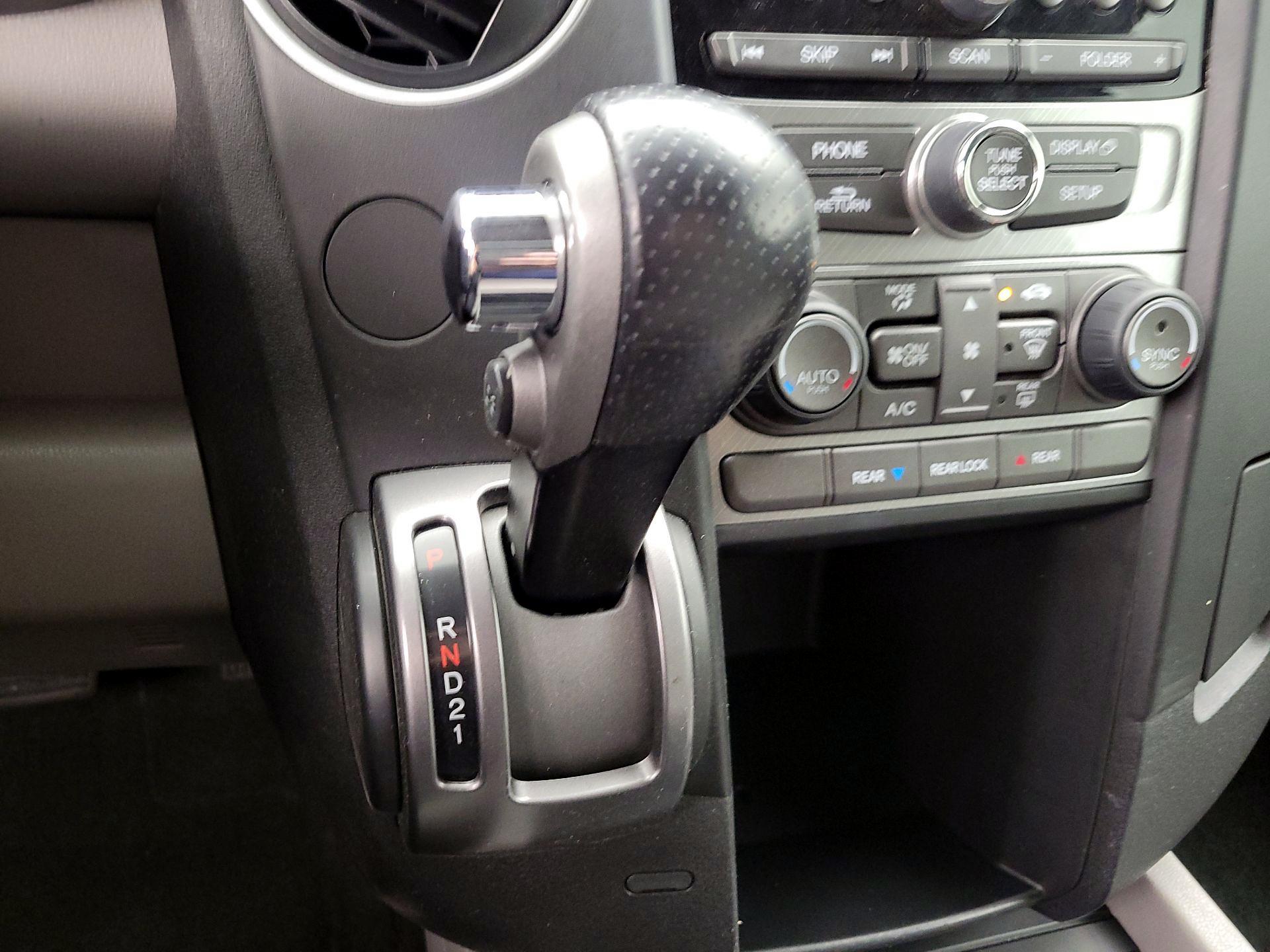 Thumbnail: 2015 Honda Pilot - 17