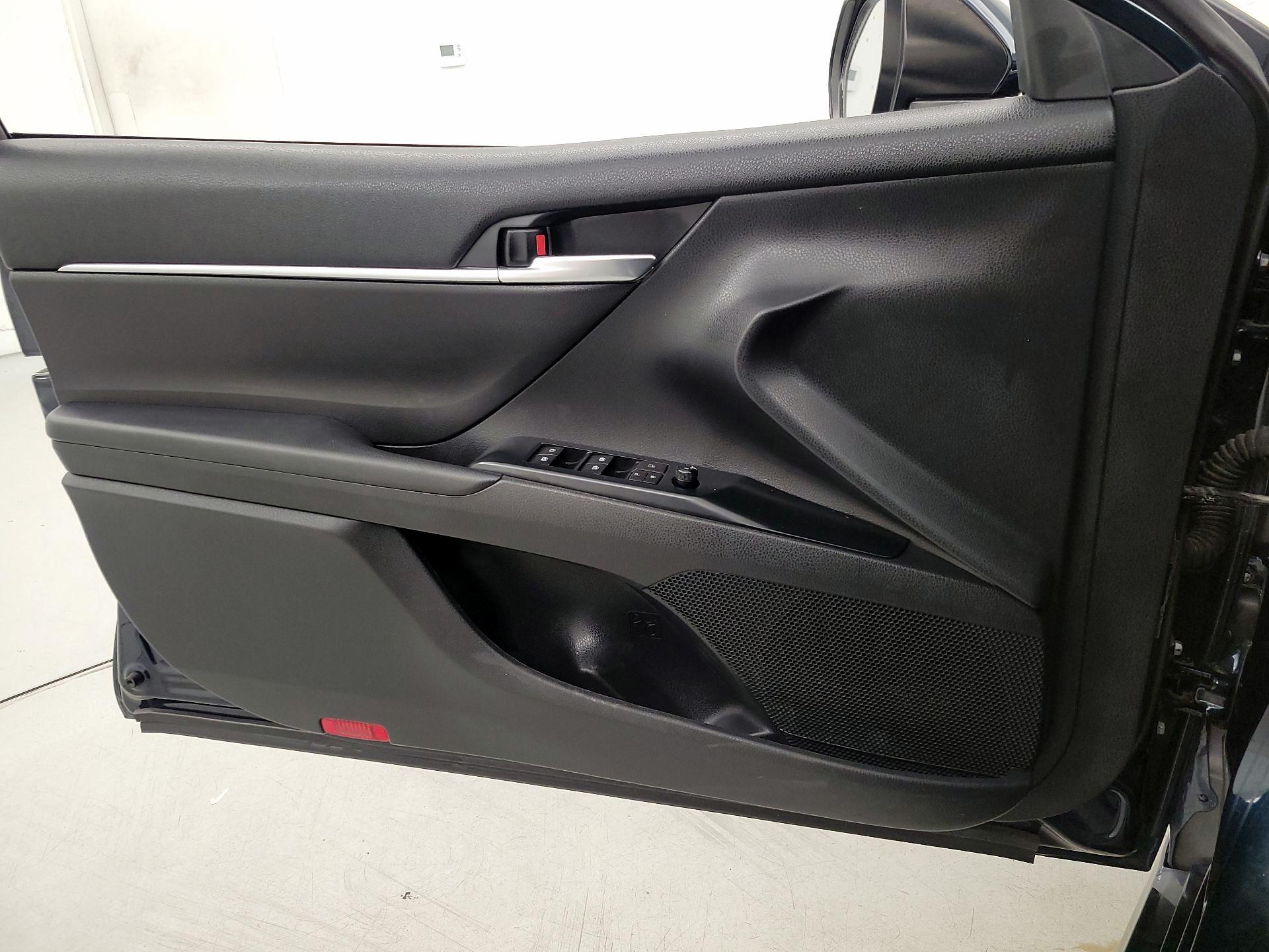 Thumbnail: 2020 Toyota Camry - 12