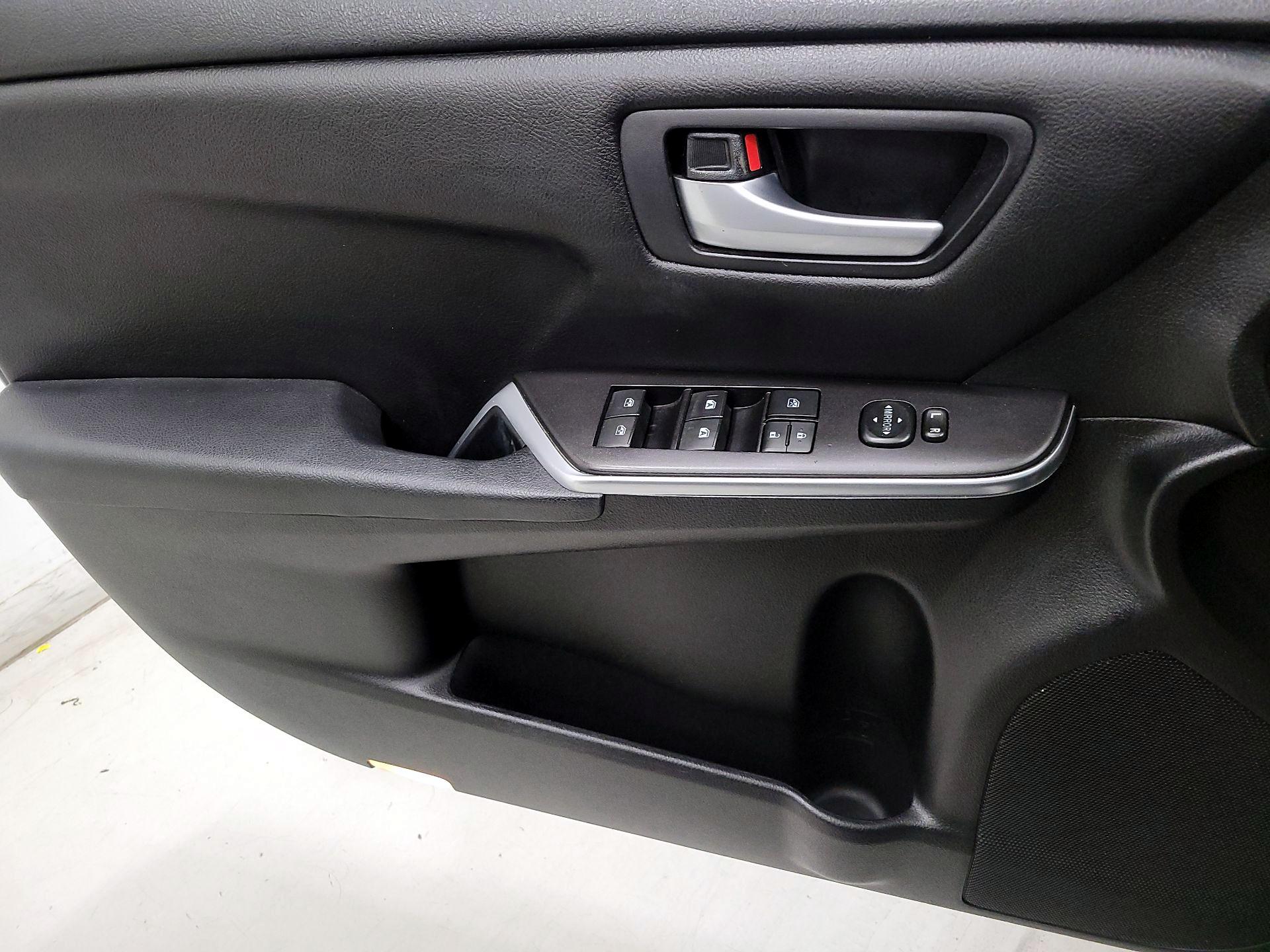 Thumbnail: 2017 Toyota Camry - 12