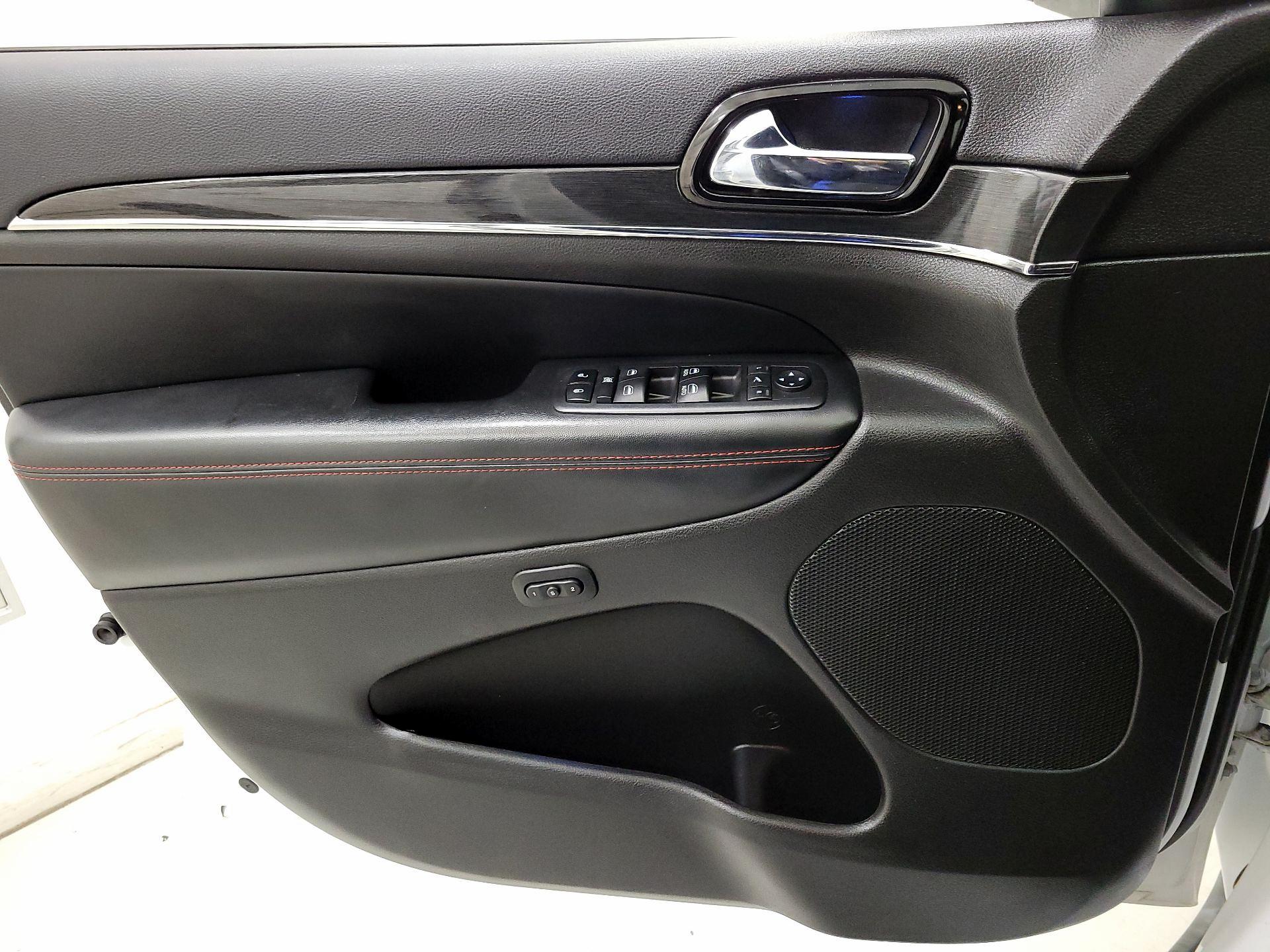 Thumbnail: 2019 Jeep Grand Cherokee - 12