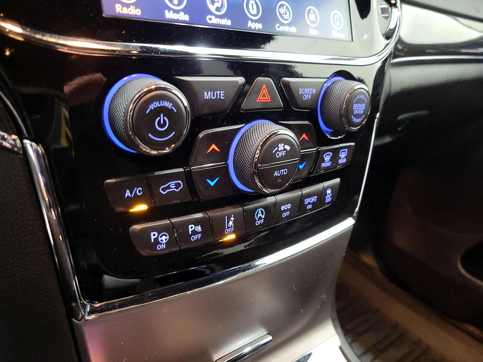 Thumbnail: 2019 Jeep Grand Cherokee - 16