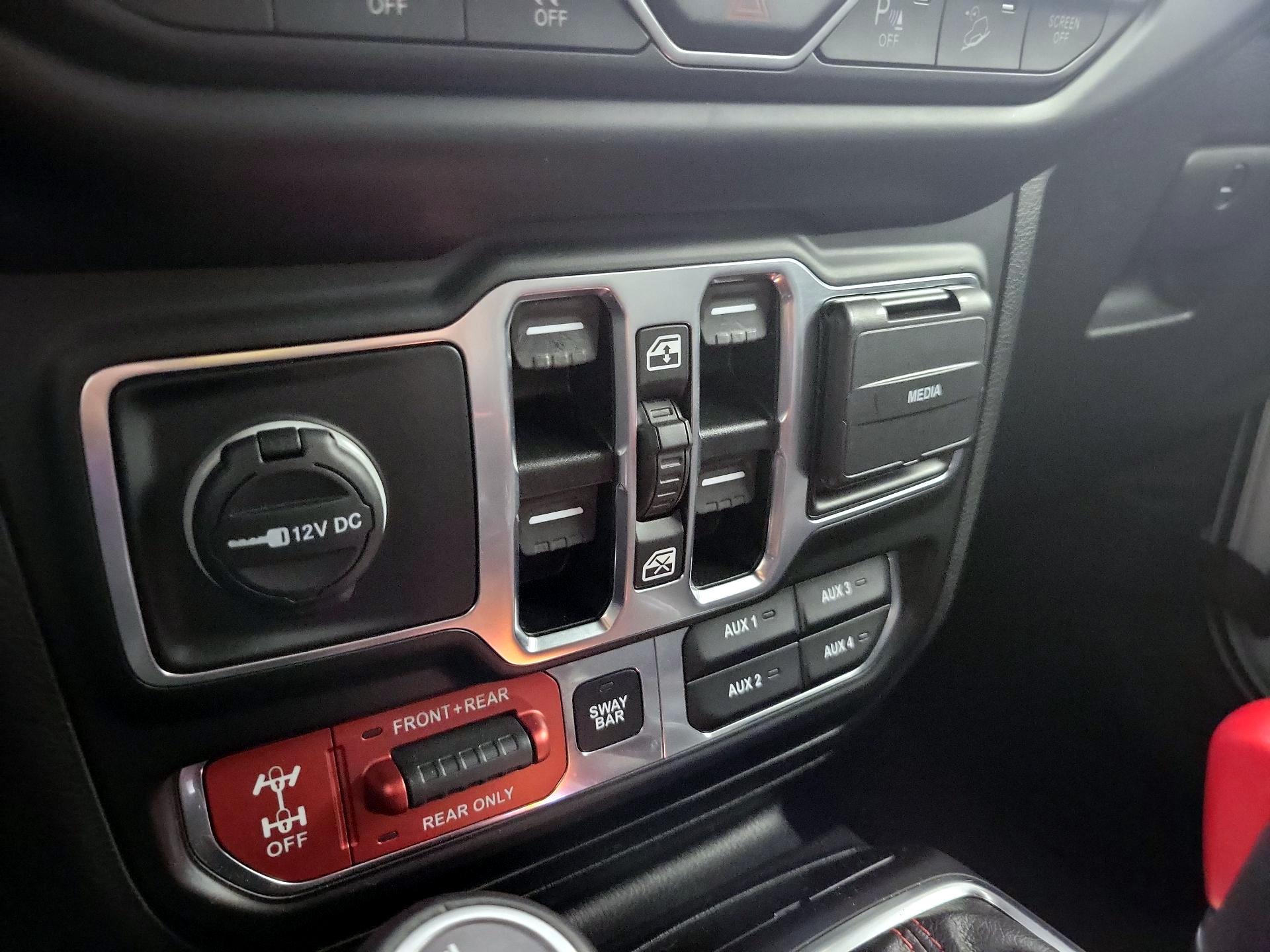 Thumbnail: 2020 Jeep Wrangler - 19