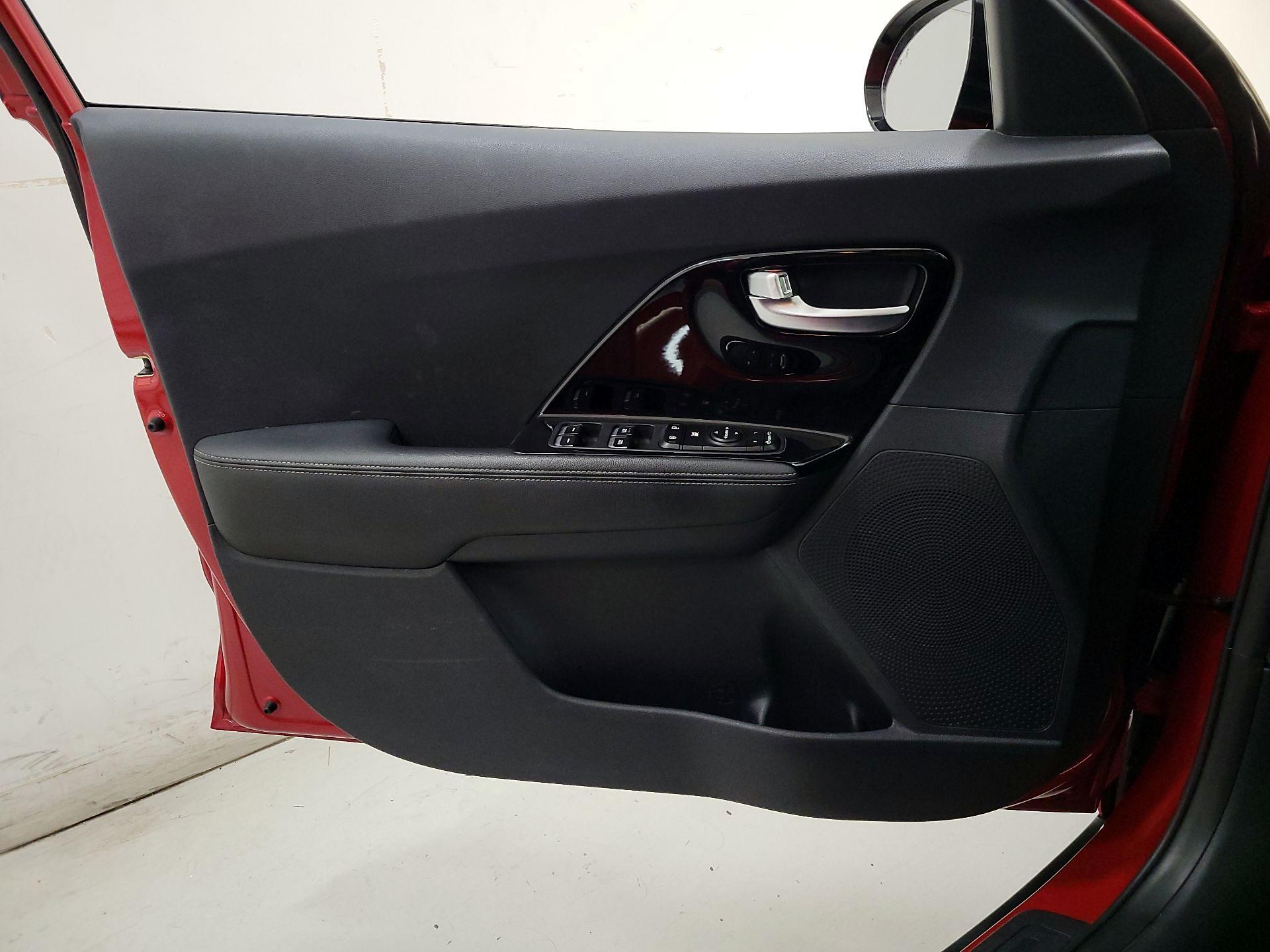 Thumbnail: 2019 Kia Niro - 12