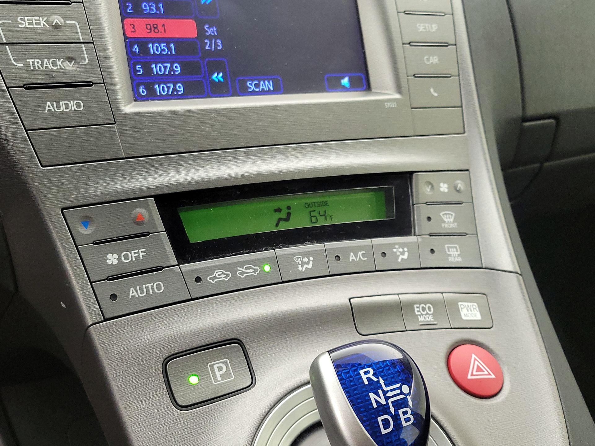 Thumbnail: 2014 Toyota Prius - 15