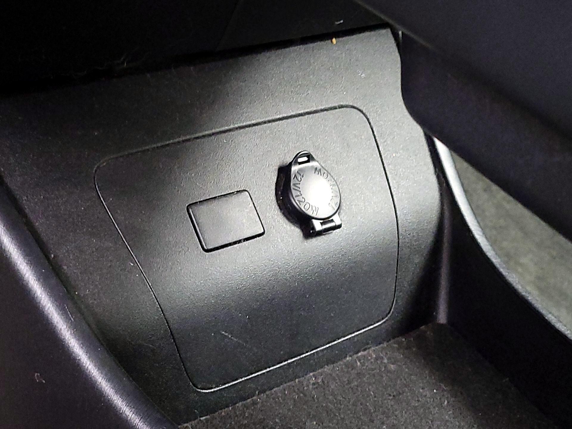 Thumbnail: 2014 Toyota Prius - 17