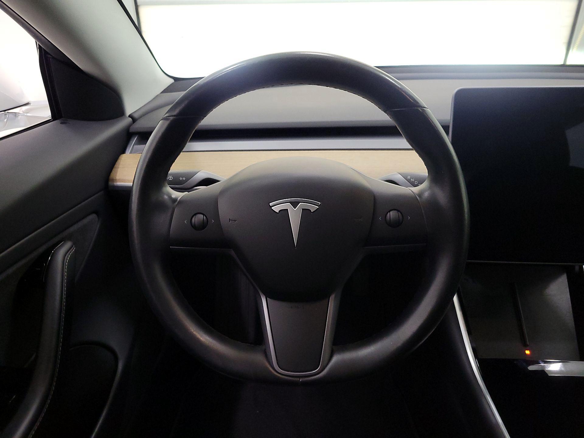 Thumbnail: 2019 Tesla Model 3 - 10