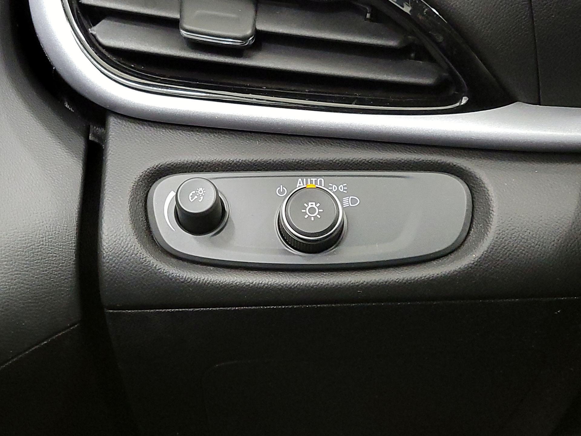 Thumbnail: 2017 Chevrolet Volt - 13