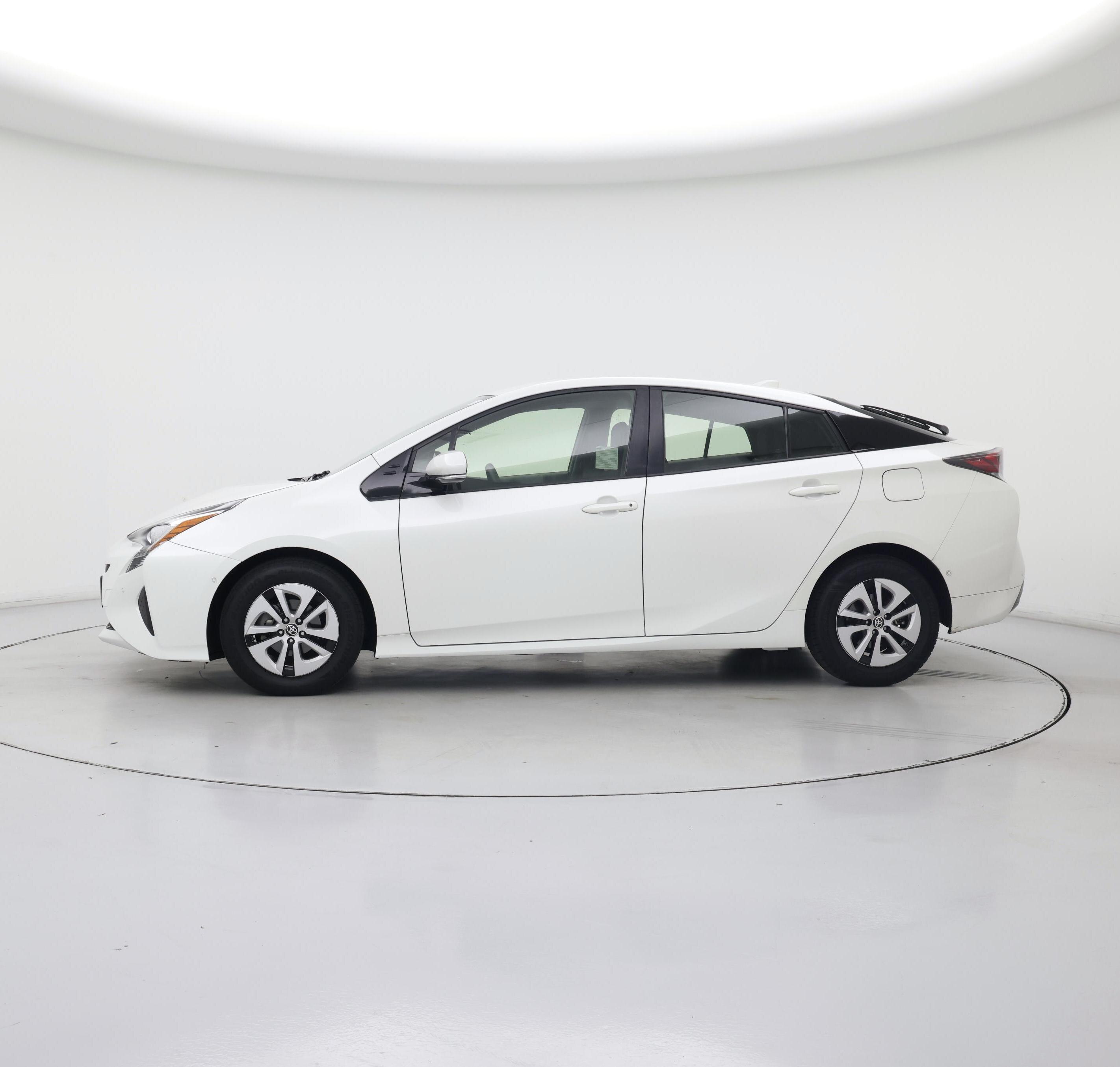 Thumbnail: 2017 Toyota Prius - 3