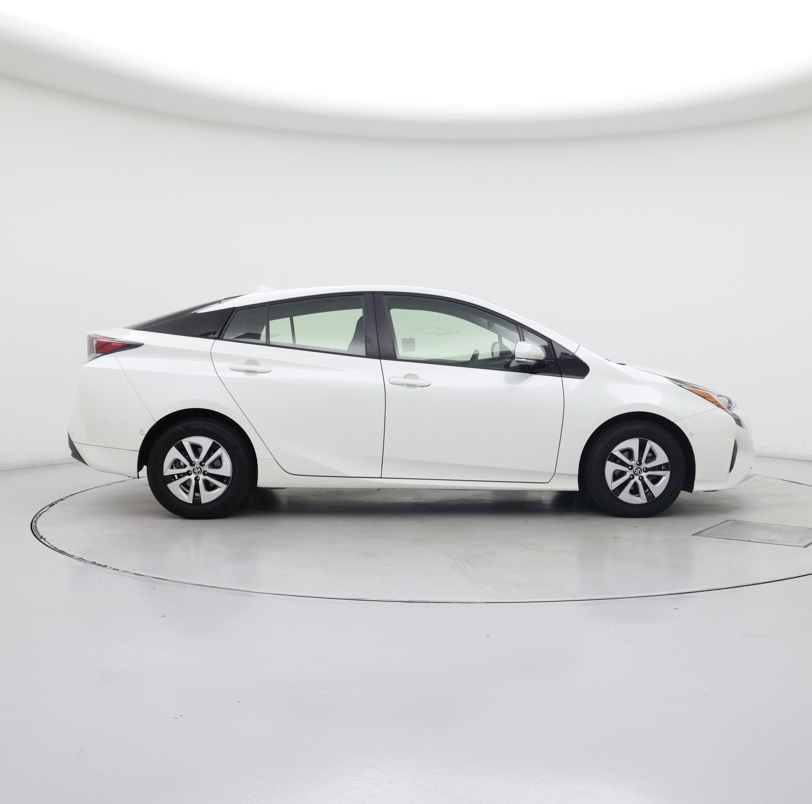 Thumbnail: 2017 Toyota Prius - 7