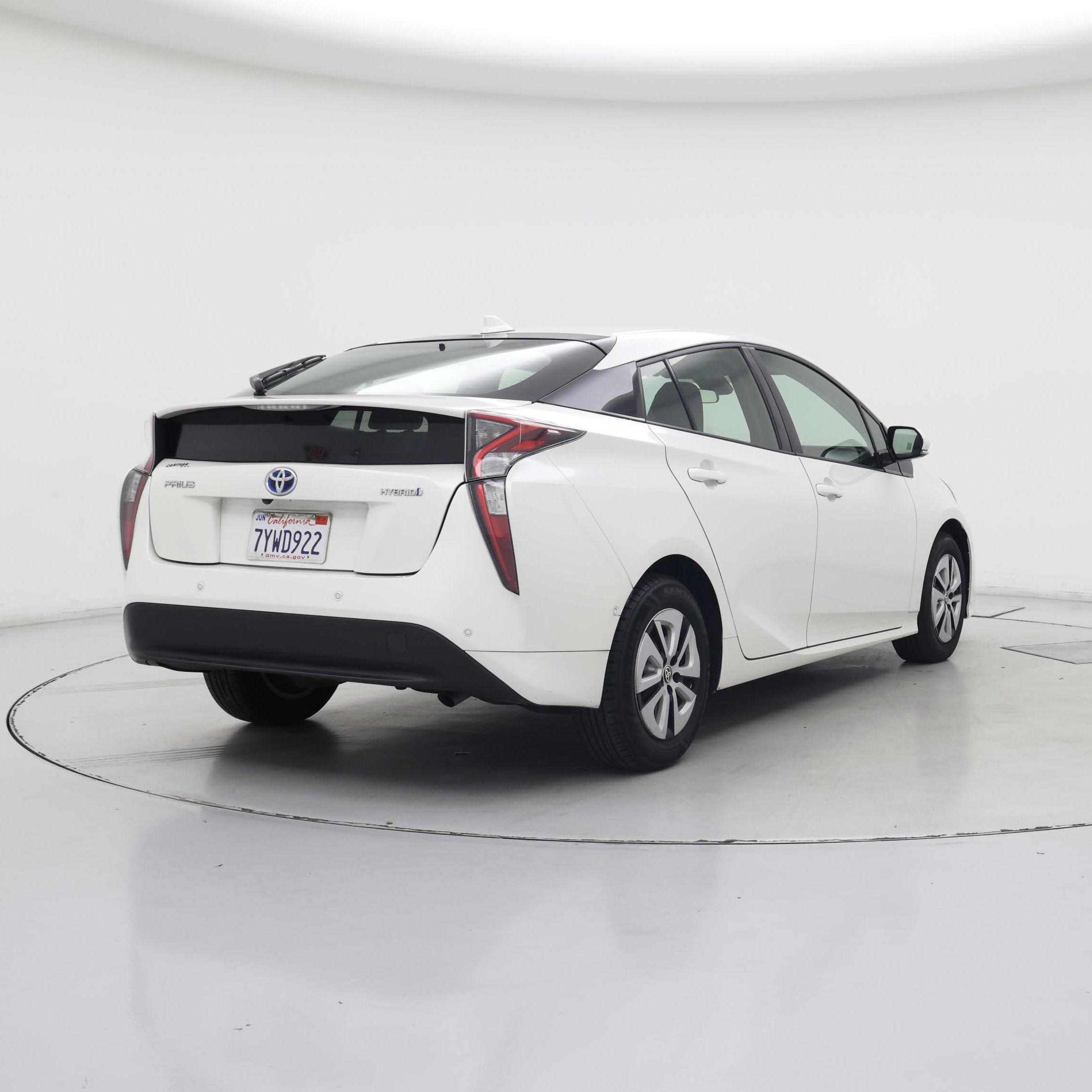 Thumbnail: 2017 Toyota Prius - 8
