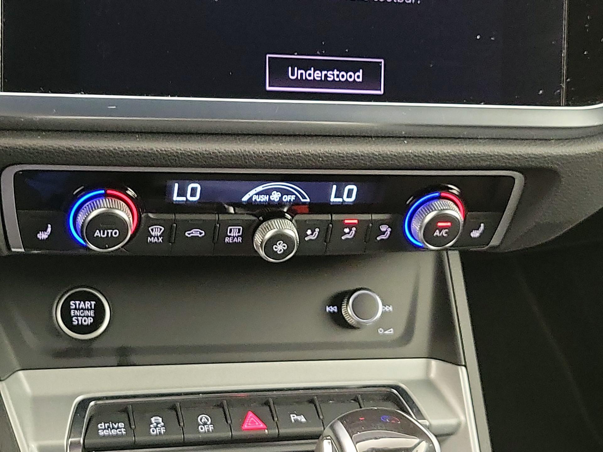 Thumbnail: 2021 Audi Q3 - 16