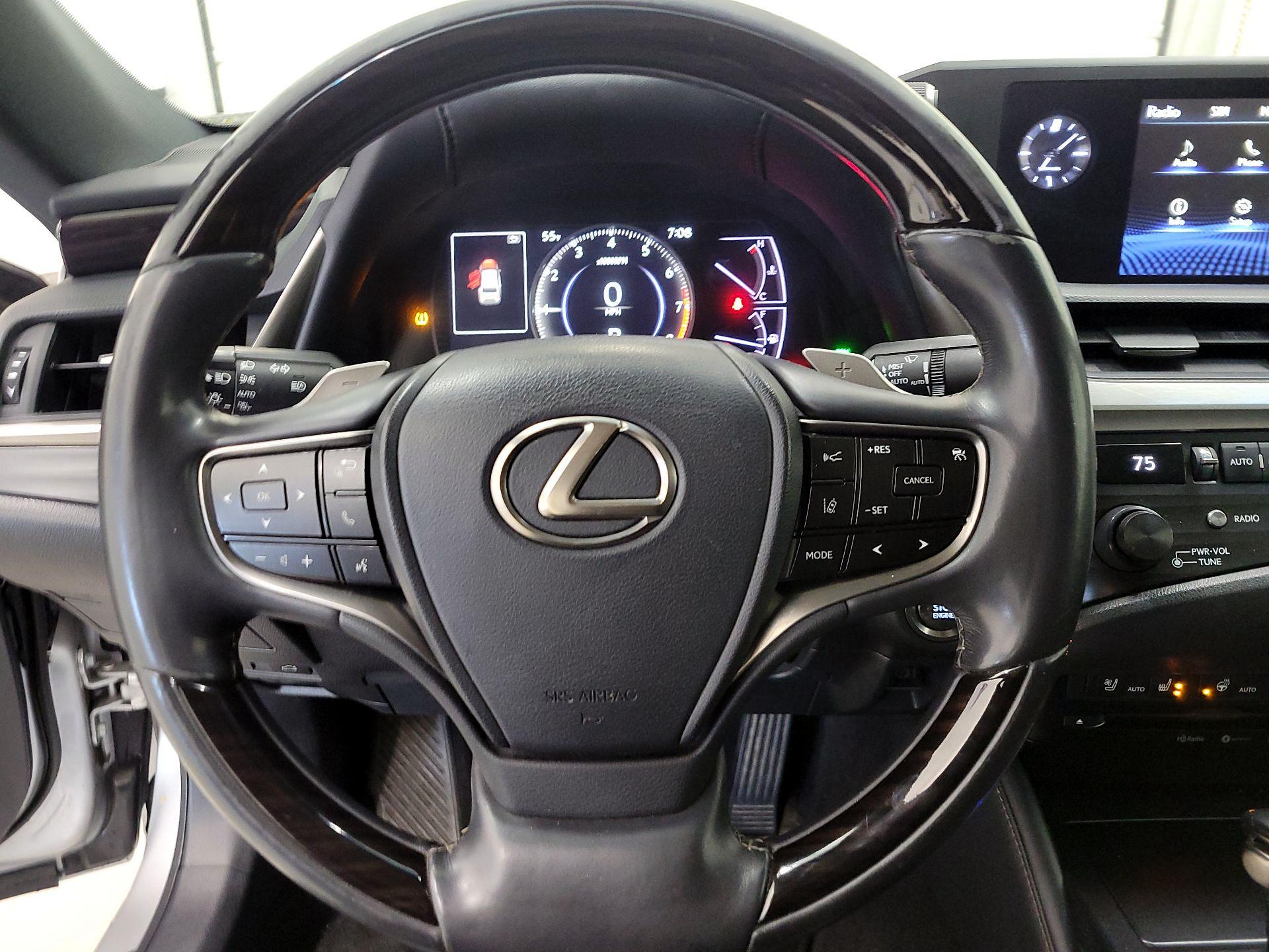 Thumbnail: 2019 Lexus ES - 10