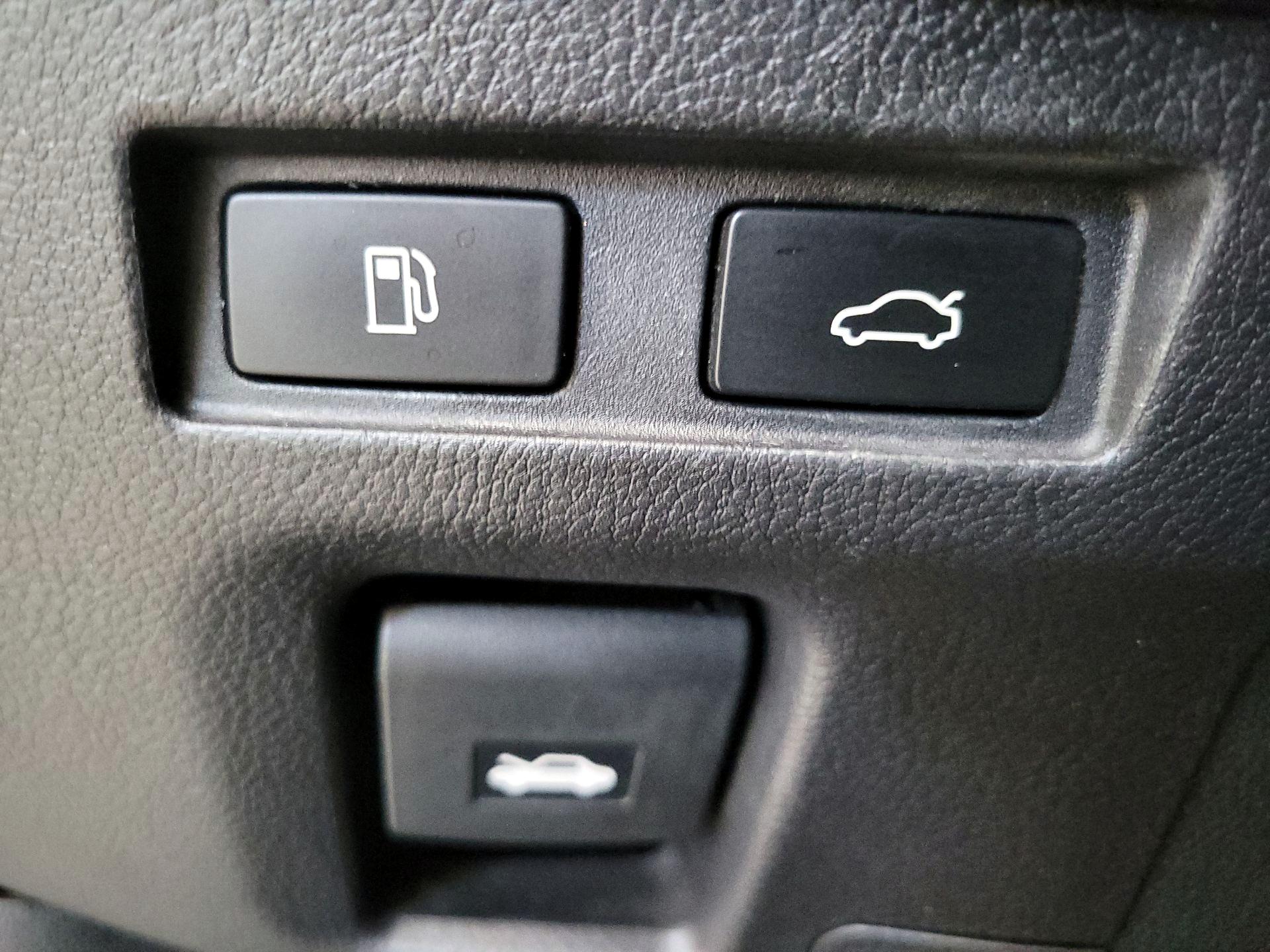 Thumbnail: 2019 Lexus ES - 13