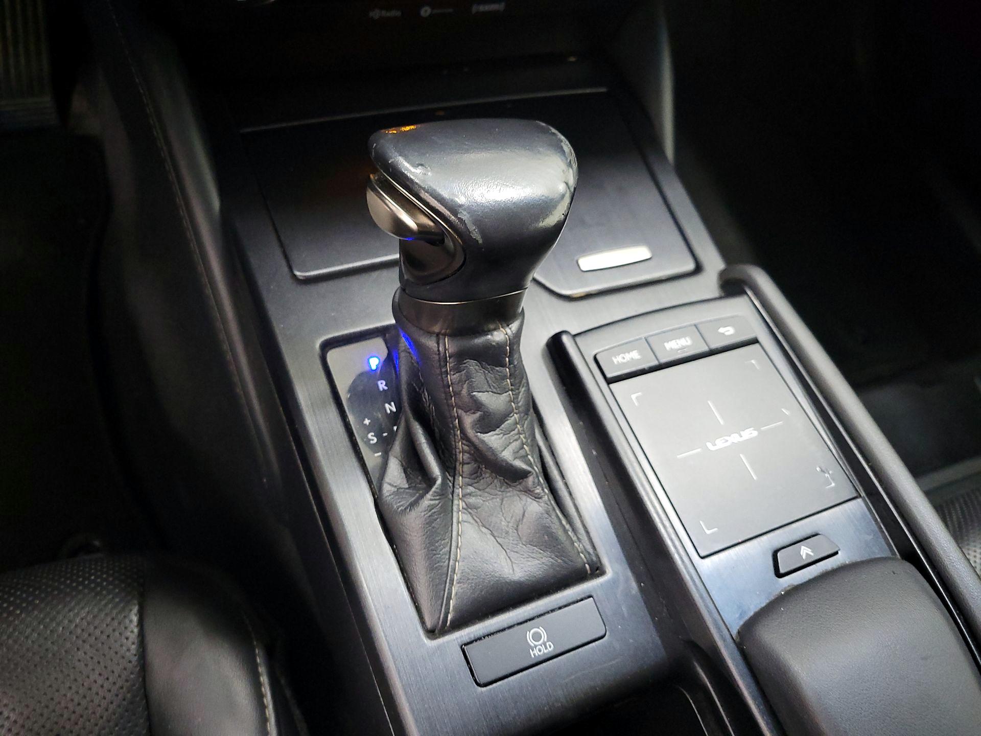 Thumbnail: 2019 Lexus ES - 17