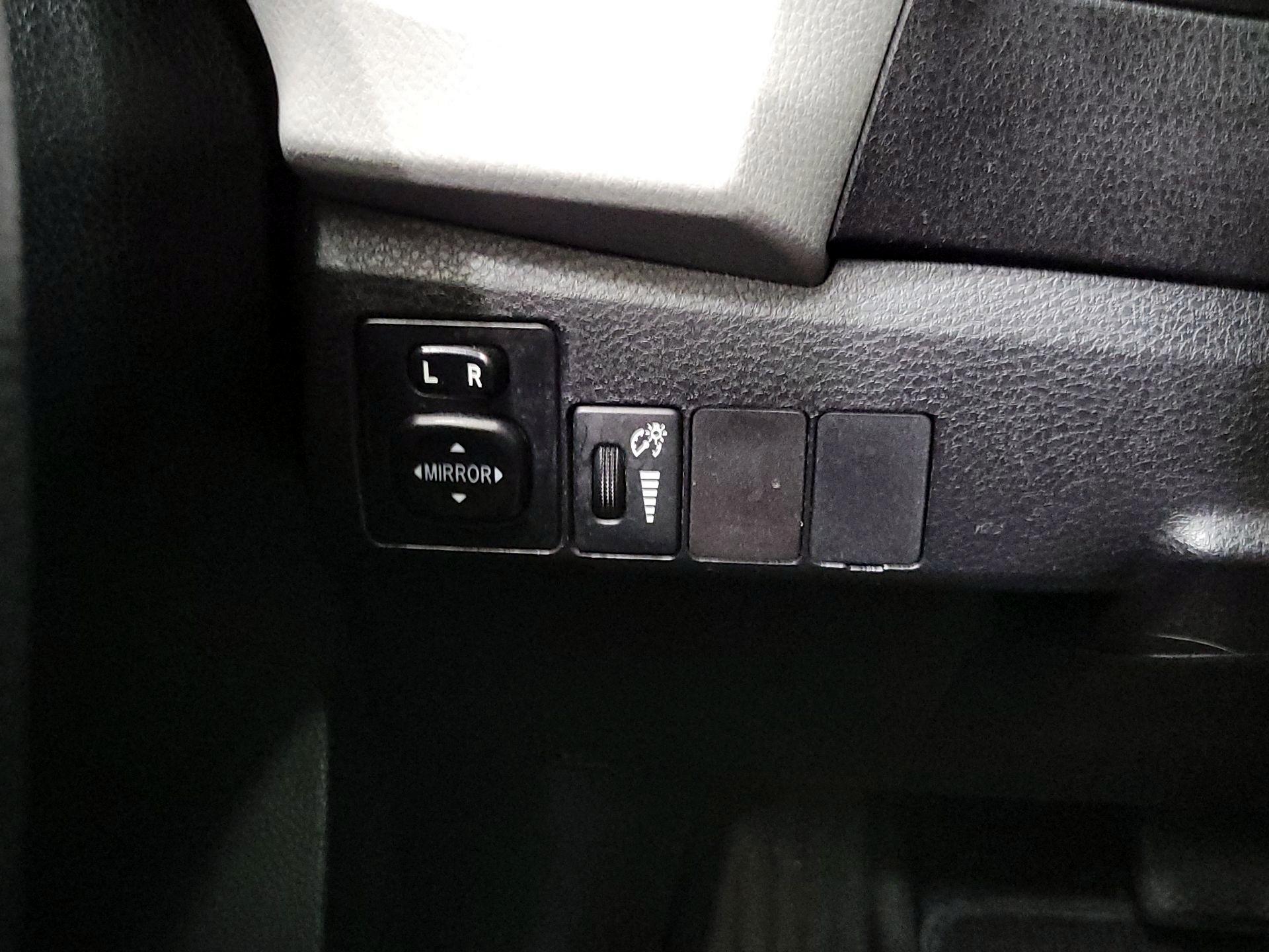 Thumbnail: 2014 Toyota Corolla - 13