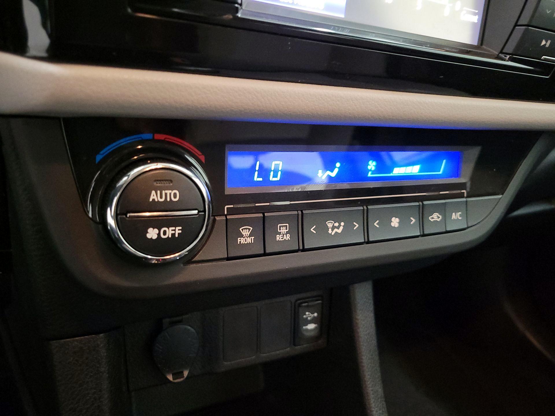 Thumbnail: 2014 Toyota Corolla - 16