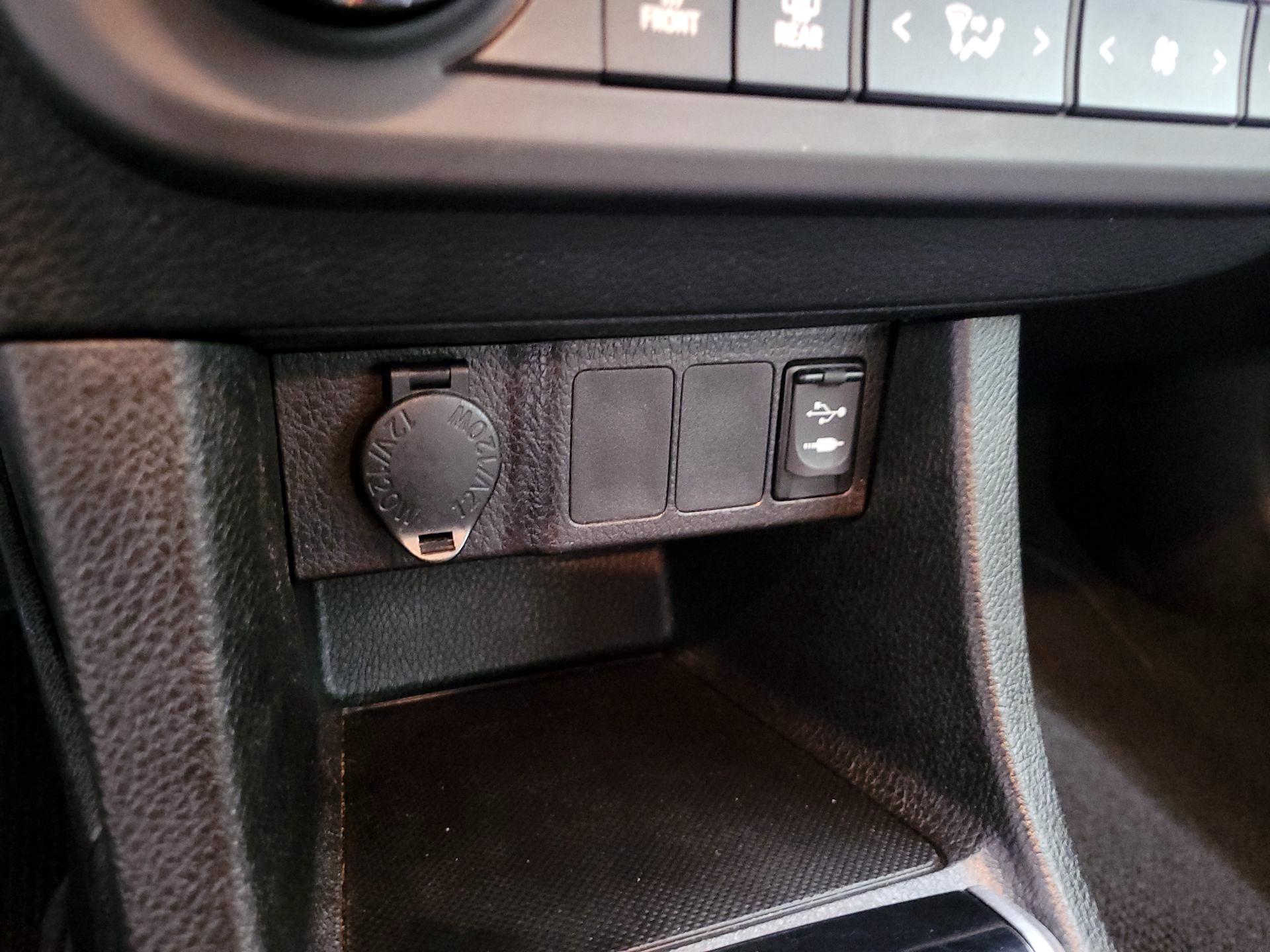 Thumbnail: 2014 Toyota Corolla - 18