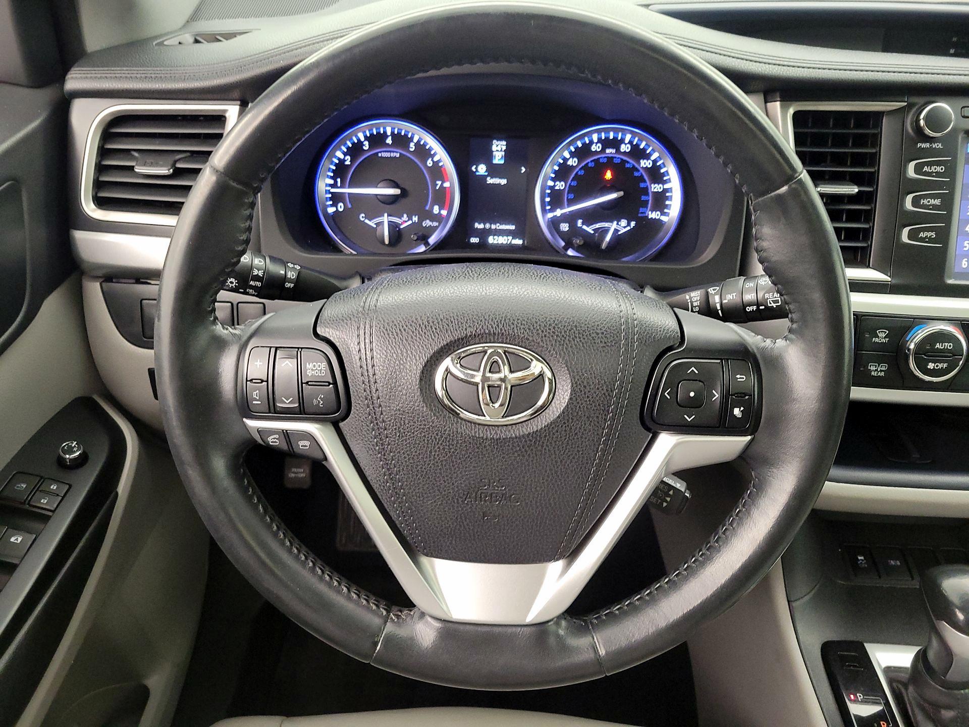 Thumbnail: 2015 Toyota Highlander - 10