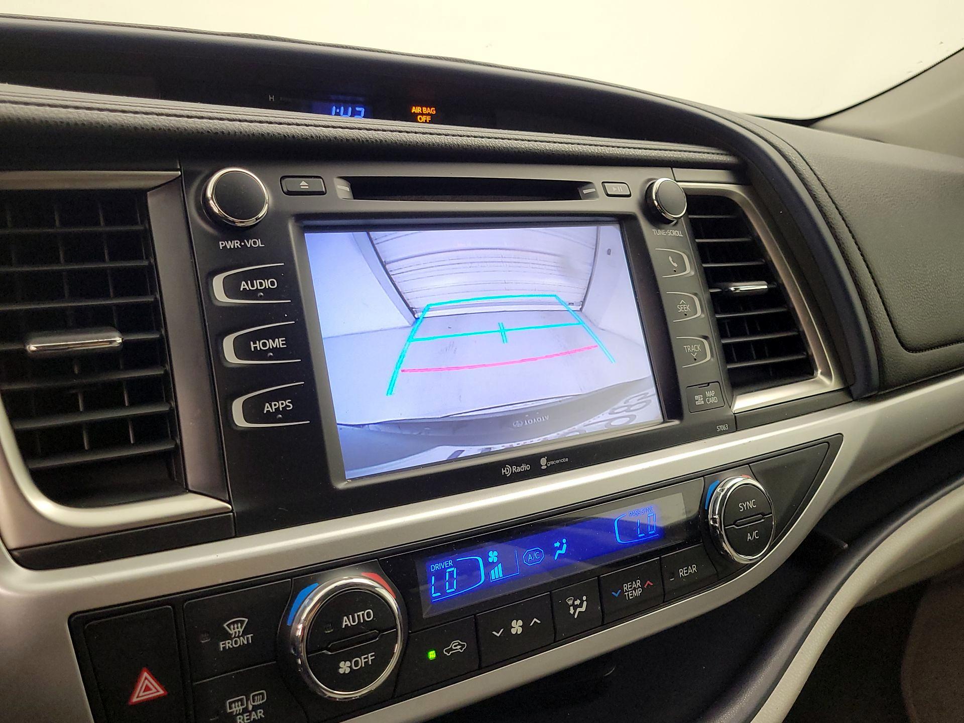 Thumbnail: 2015 Toyota Highlander - 14