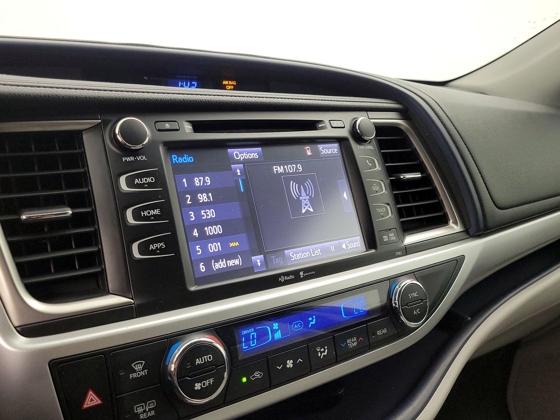 Thumbnail: 2015 Toyota Highlander - 15