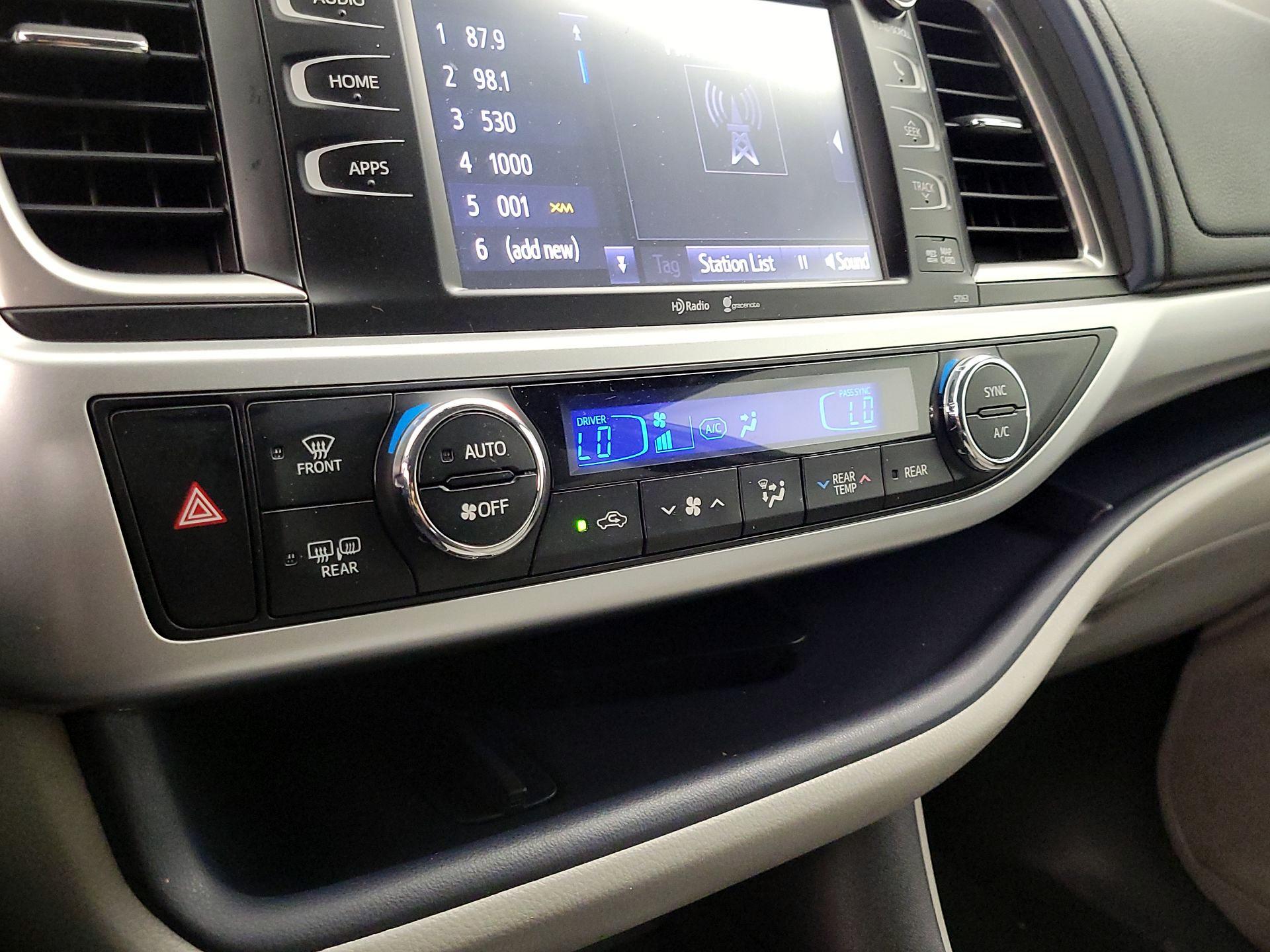 Thumbnail: 2015 Toyota Highlander - 16