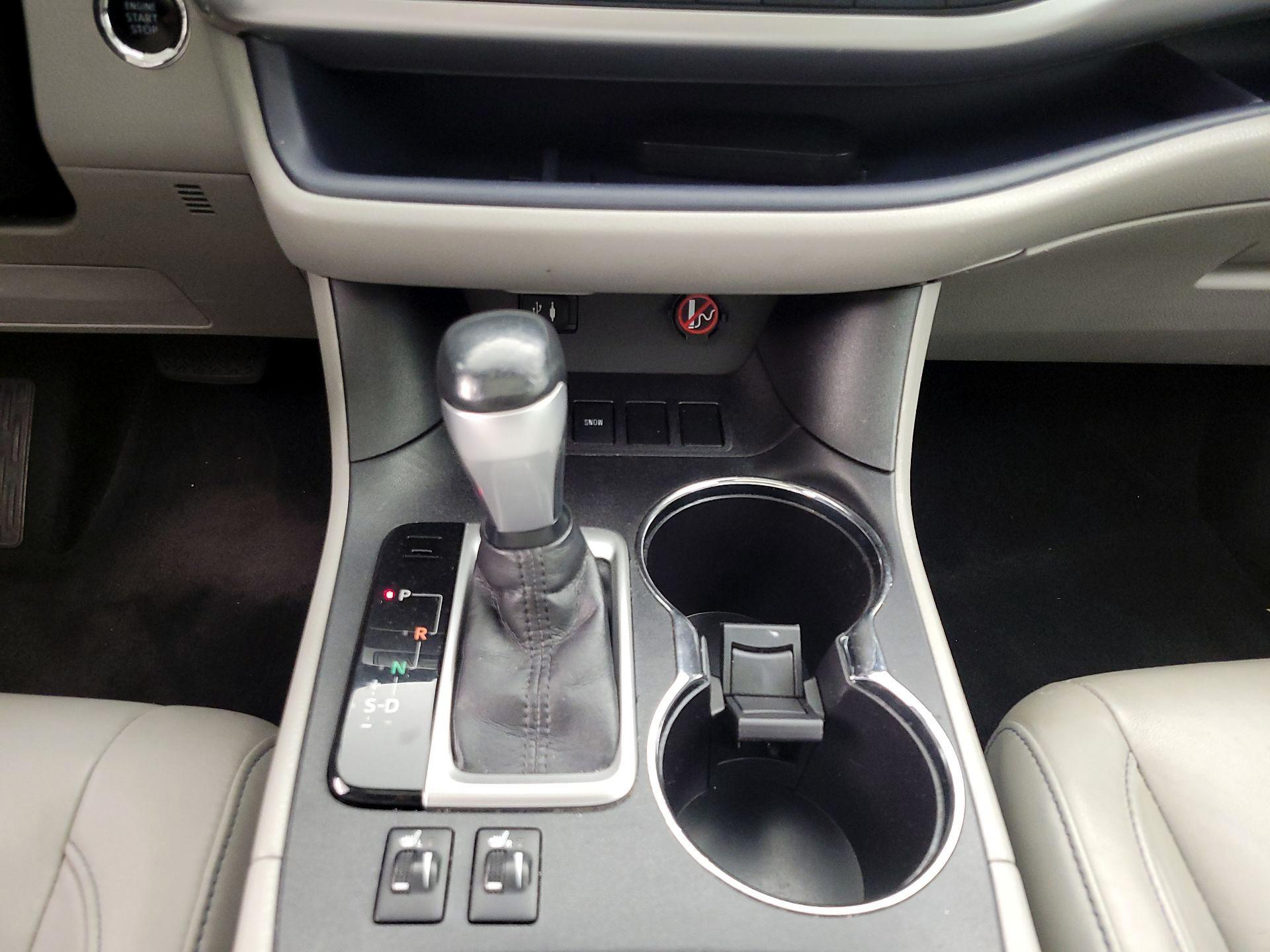 Thumbnail: 2015 Toyota Highlander - 17