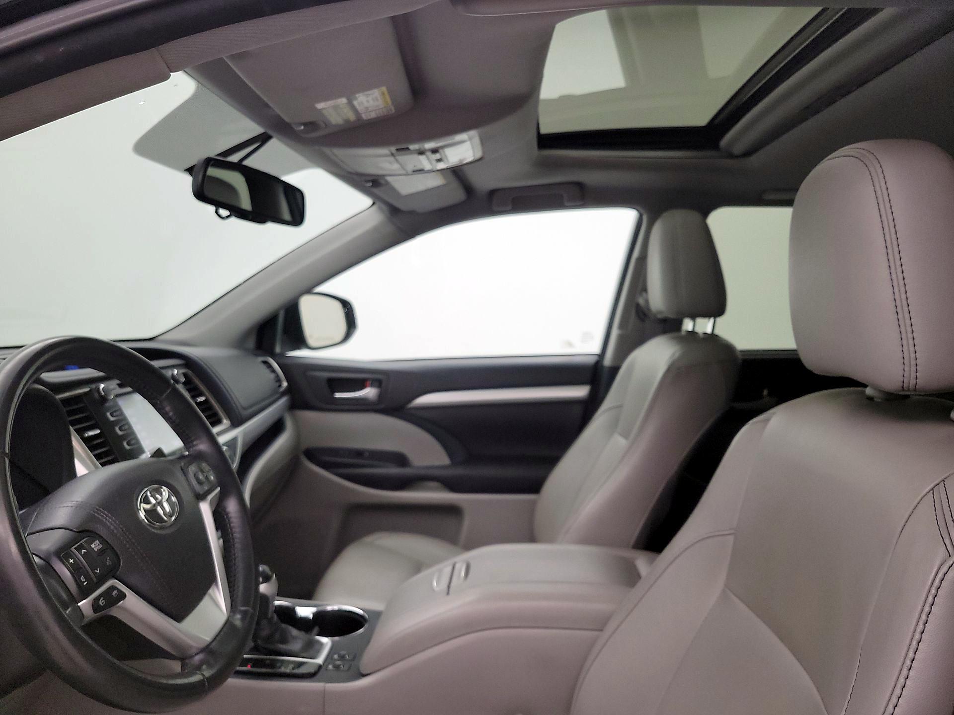 Thumbnail: 2015 Toyota Highlander - 19