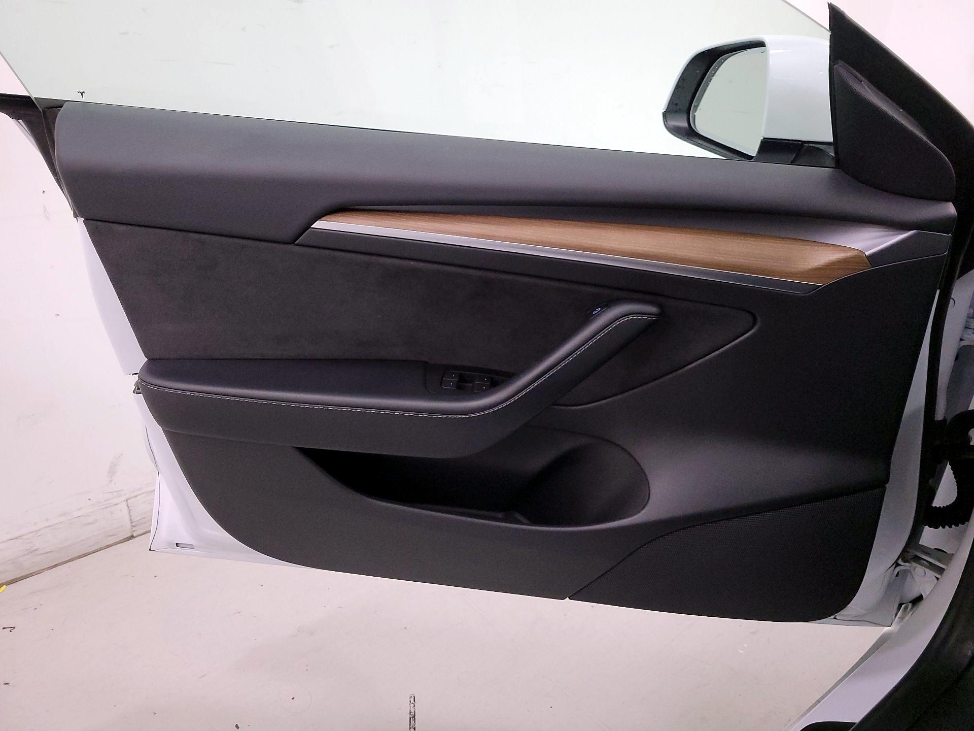 Thumbnail: 2022 Tesla Model 3 - 12