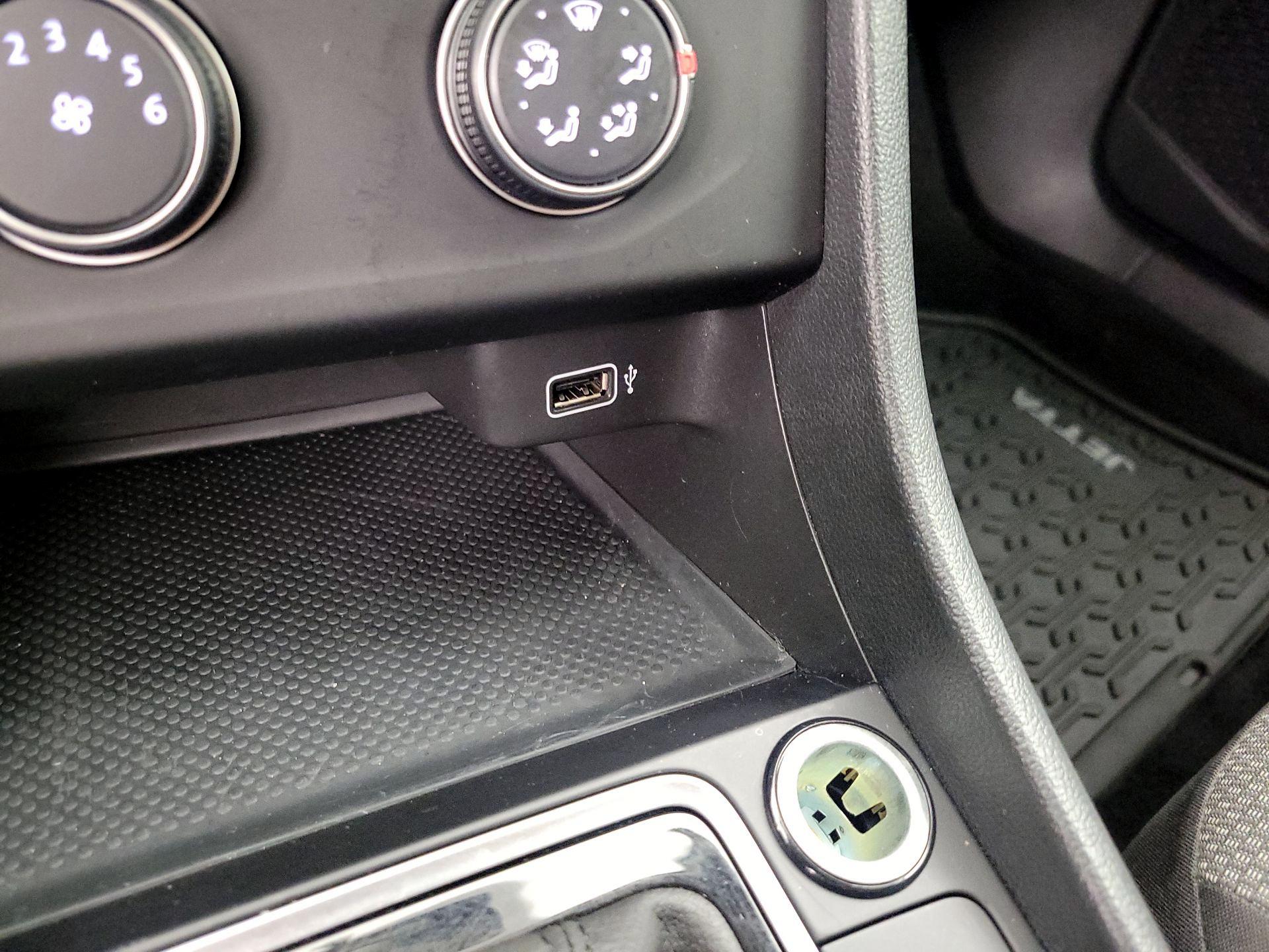 Thumbnail: 2019 Volkswagen Jetta - 18