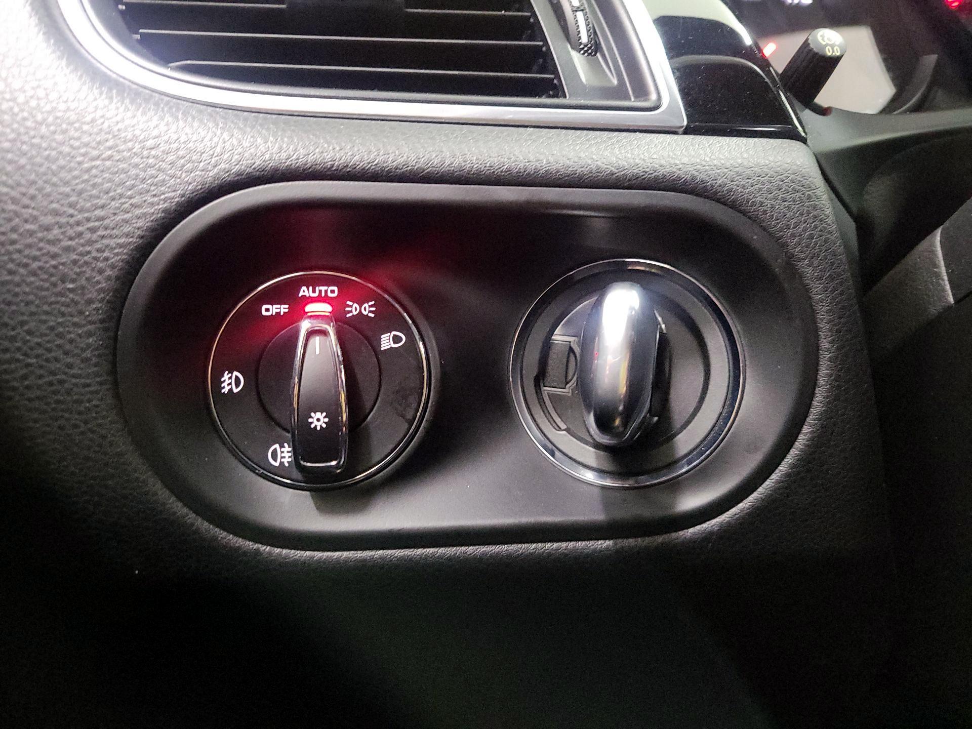 Thumbnail: 2018 Porsche Macan - 13