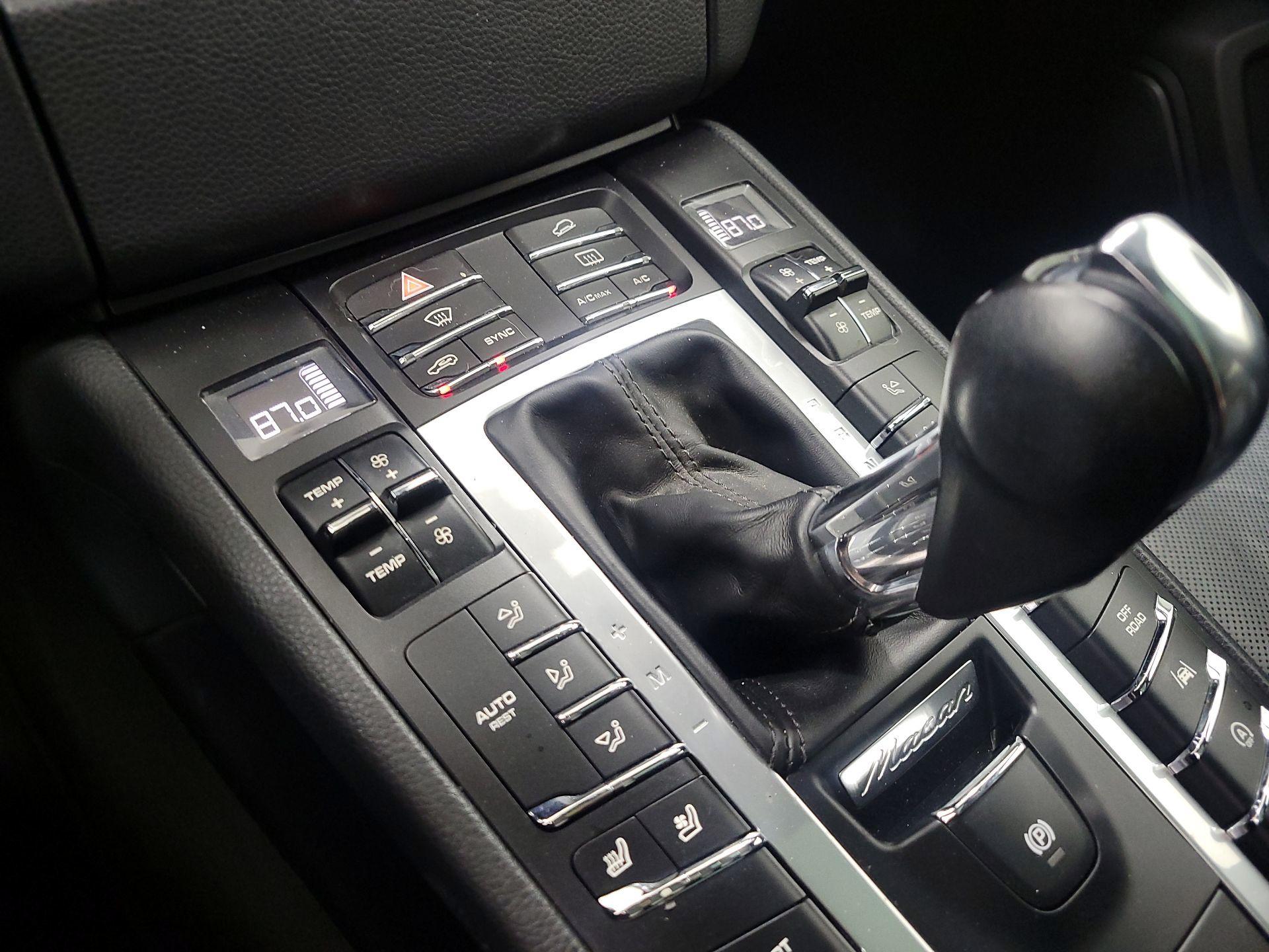 Thumbnail: 2018 Porsche Macan - 16