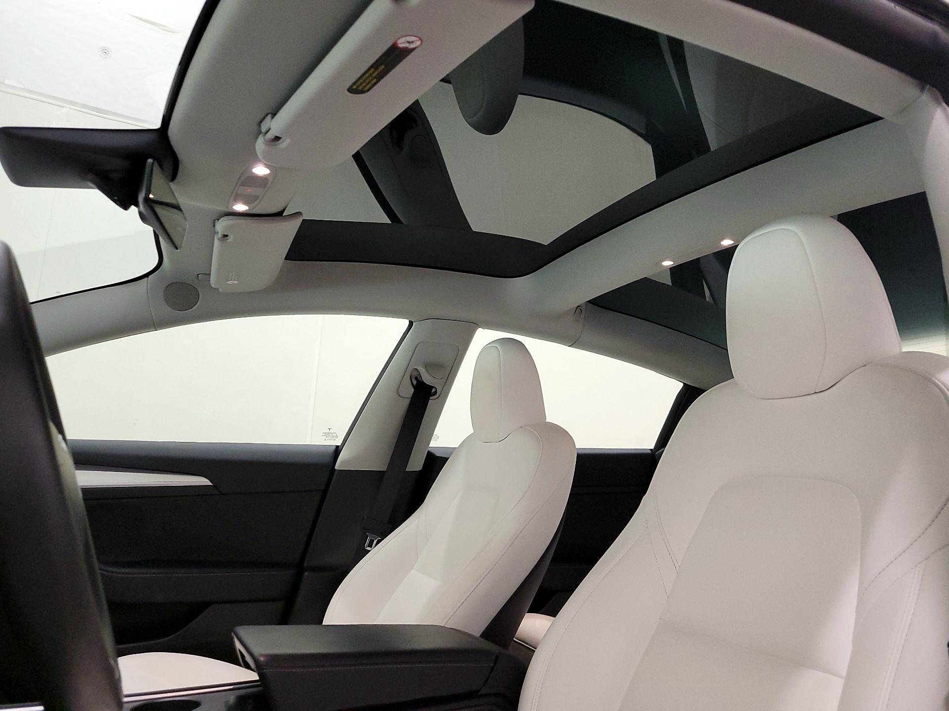 Thumbnail: 2023 Tesla Model 3 - 19