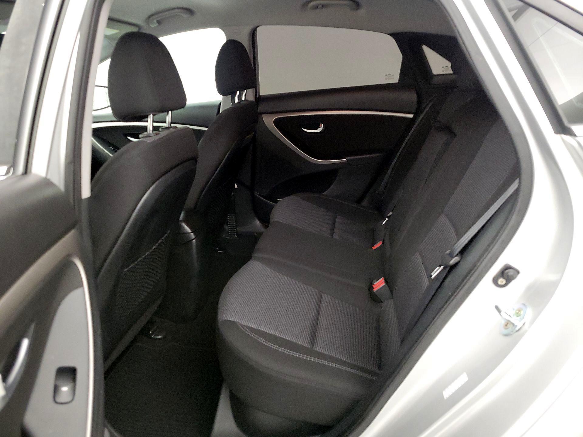 Thumbnail: 2016 Hyundai Elantra - 18