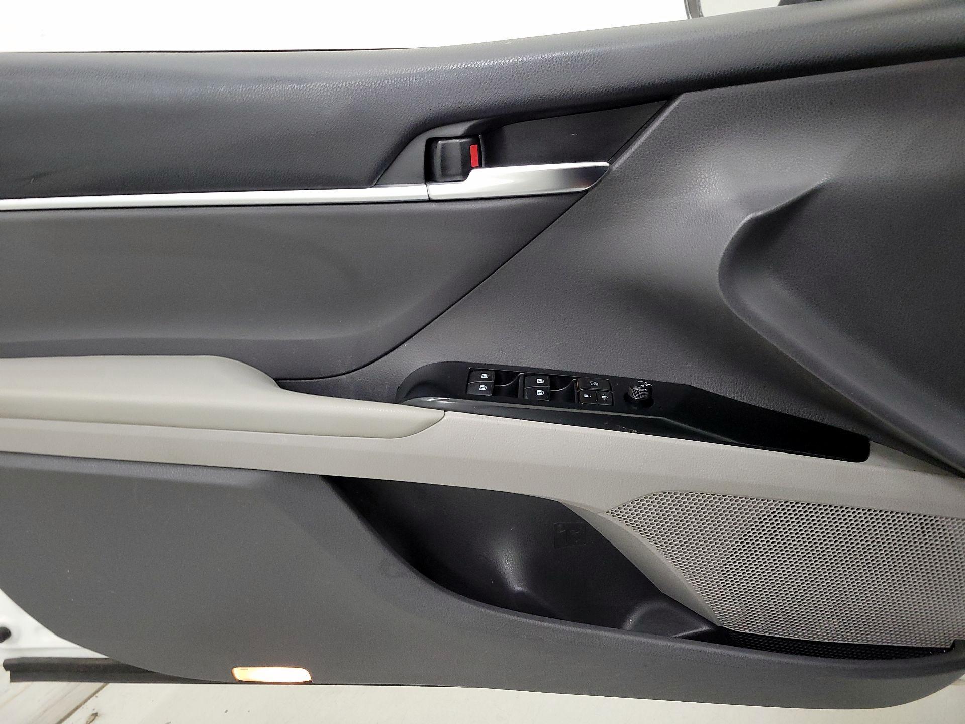 Thumbnail: 2018 Toyota Camry - 12