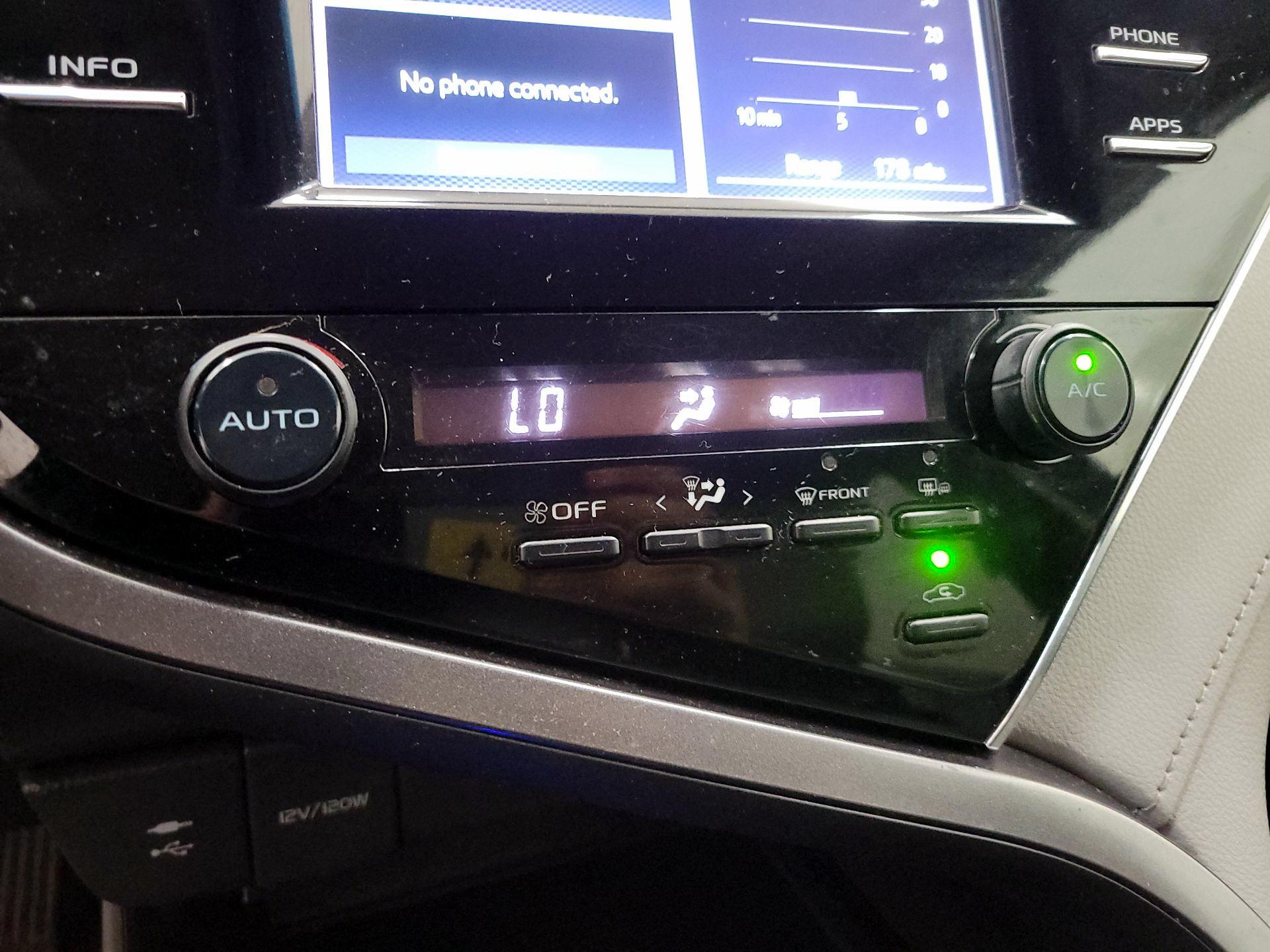 Thumbnail: 2018 Toyota Camry - 16