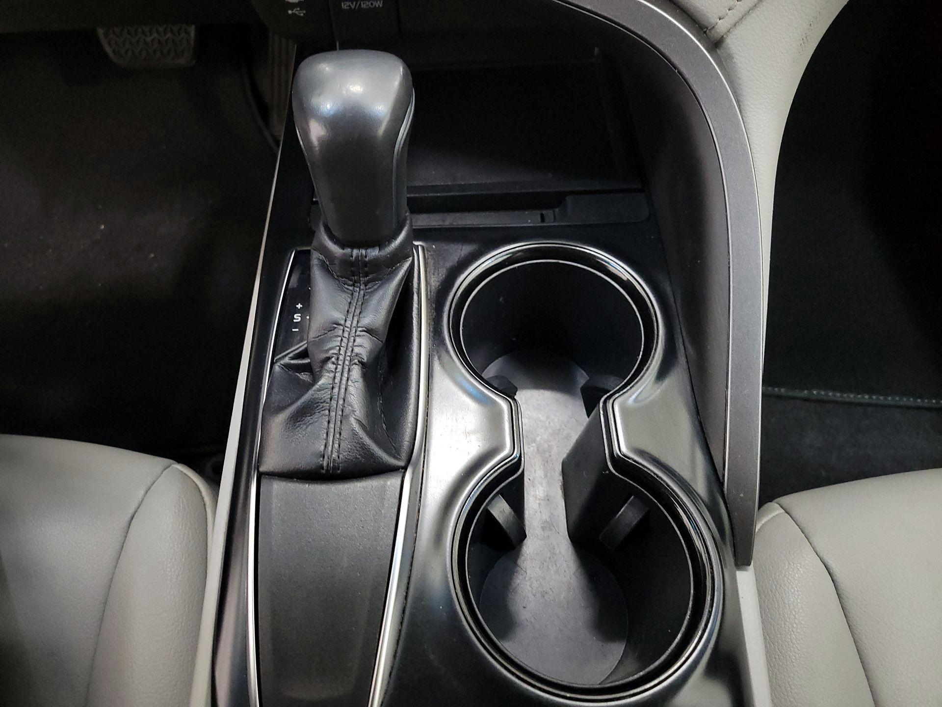 Thumbnail: 2018 Toyota Camry - 17