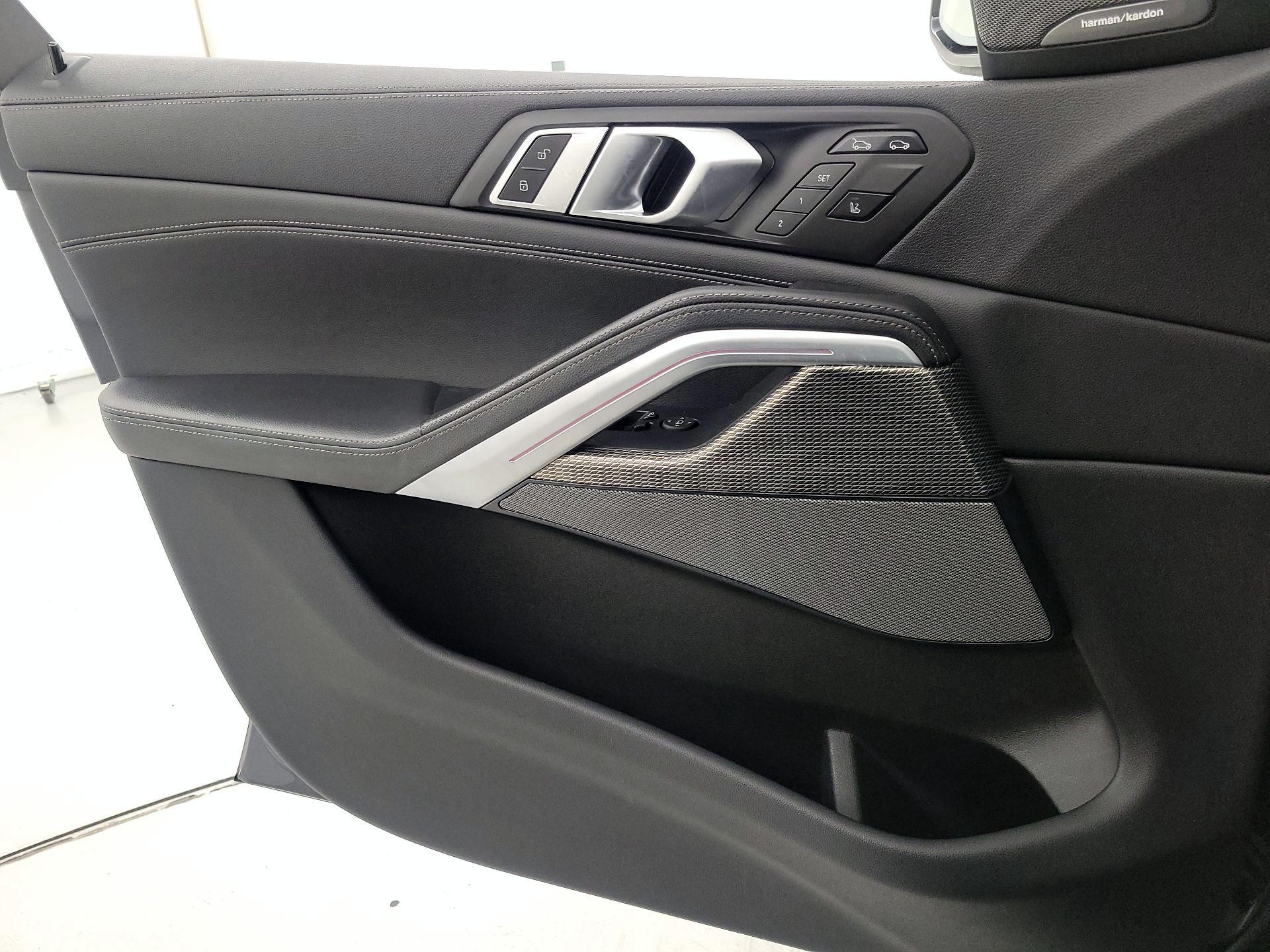 Thumbnail: 2021 BMW X6 - 12