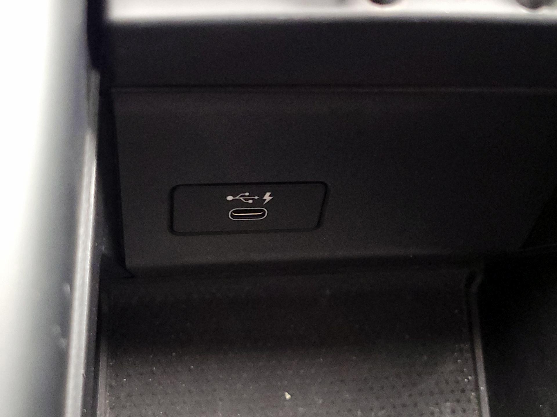 Thumbnail: 2021 BMW X6 - 19