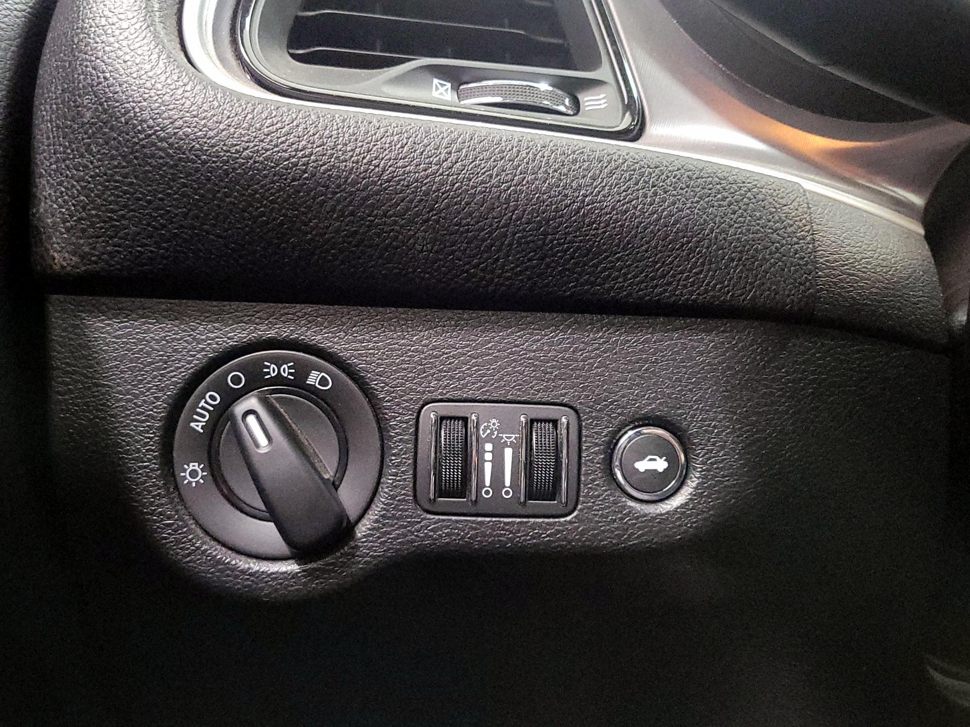 Thumbnail: 2019 Dodge Challenger - 13