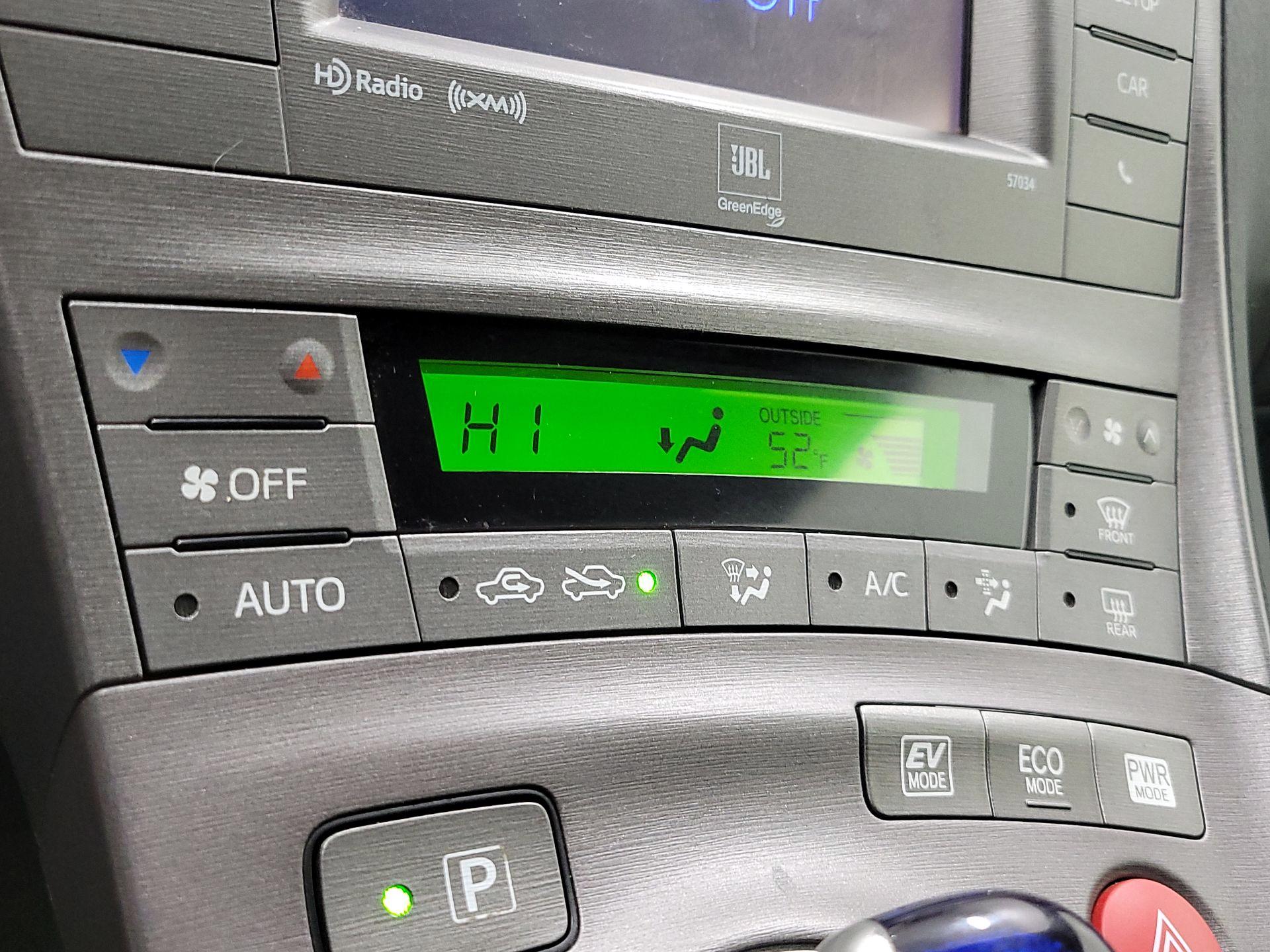 Thumbnail: 2015 Toyota Prius - 17