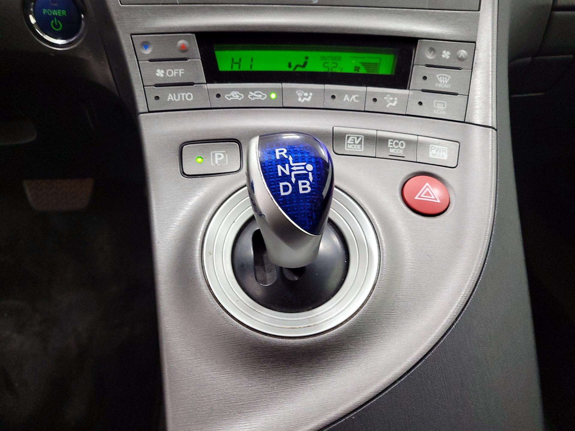 Thumbnail: 2015 Toyota Prius - 18