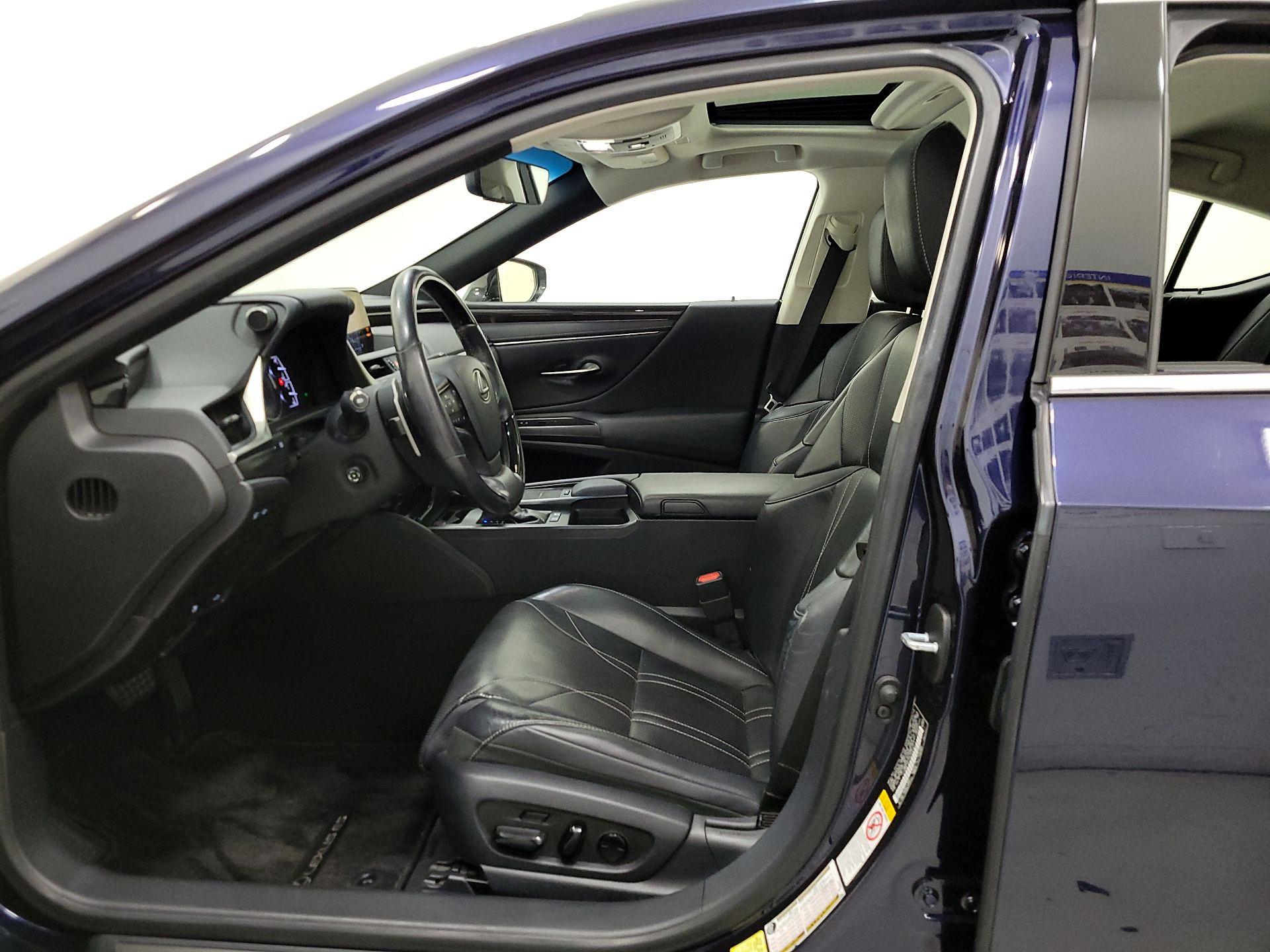 Thumbnail: 2019 Lexus ES - 11