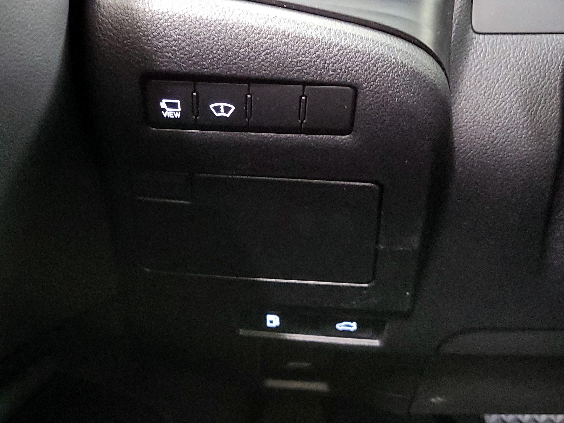 Thumbnail: 2019 Lexus ES - 13