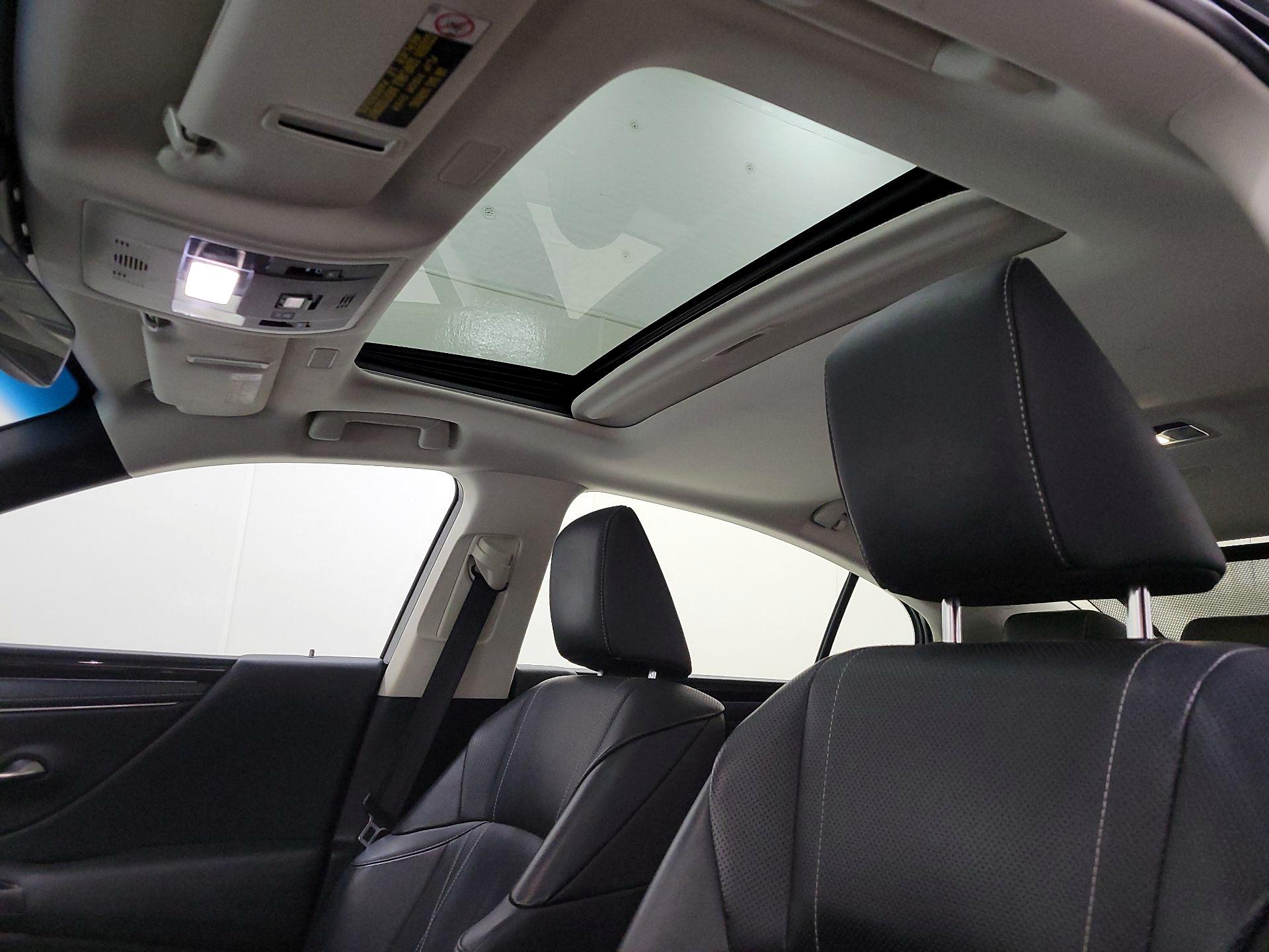 Thumbnail: 2019 Lexus ES - 20