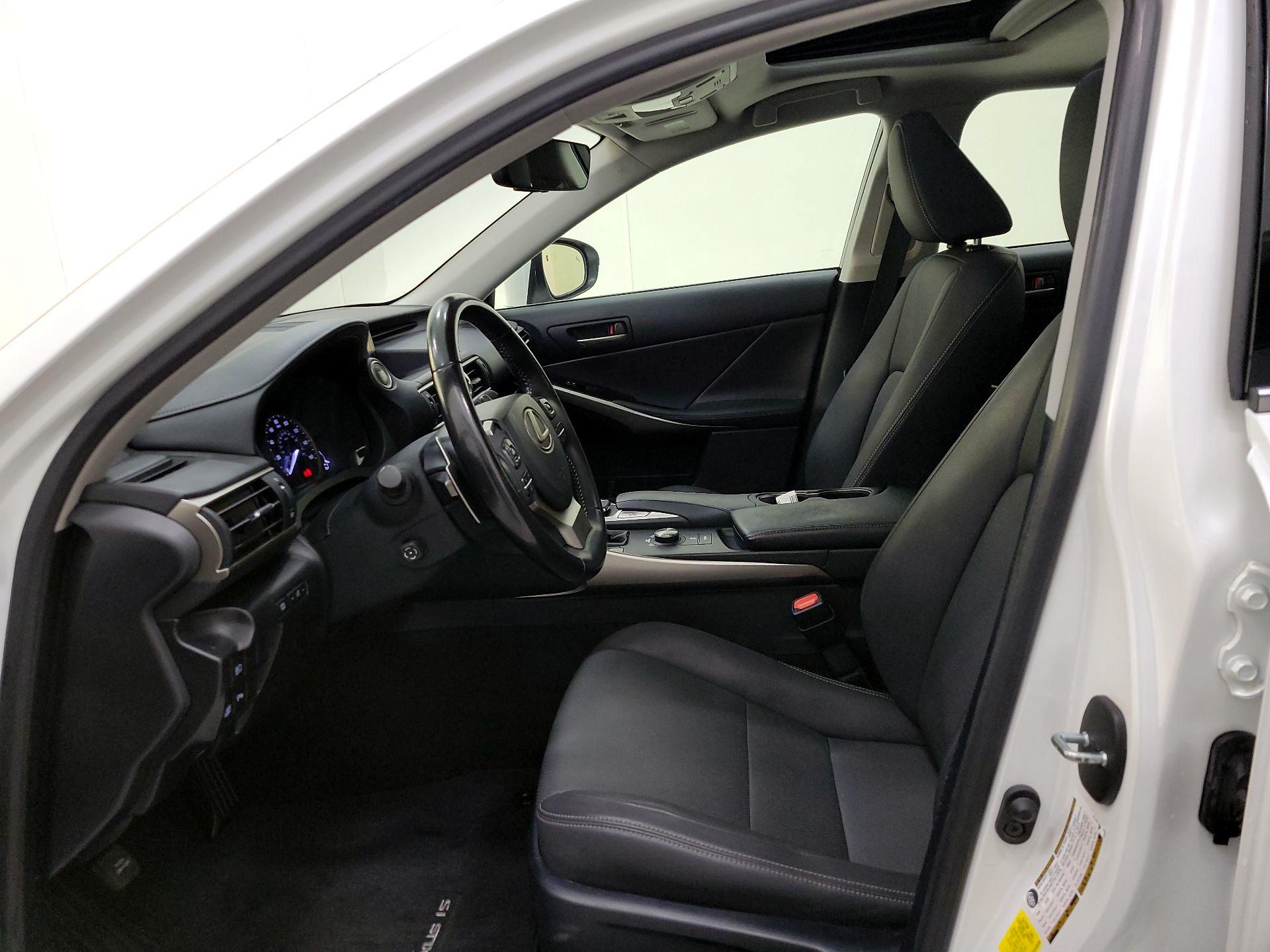 Thumbnail: 2020 Lexus IS - 11