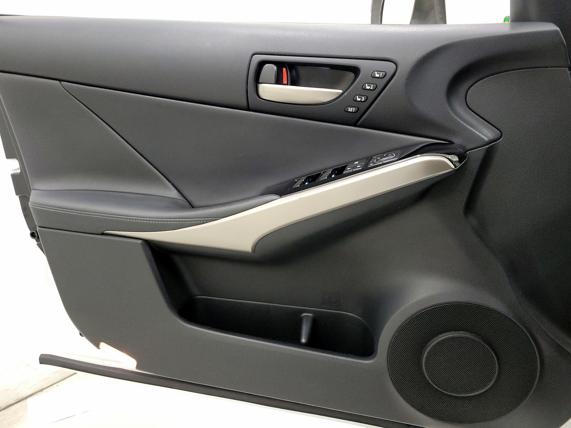 Thumbnail: 2020 Lexus IS - 12