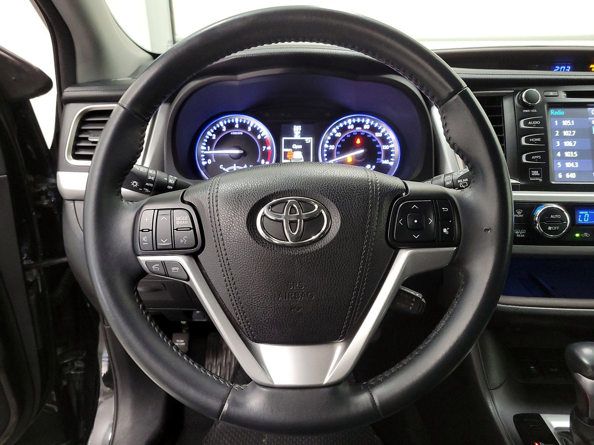 Thumbnail: 2016 Toyota Highlander - 10