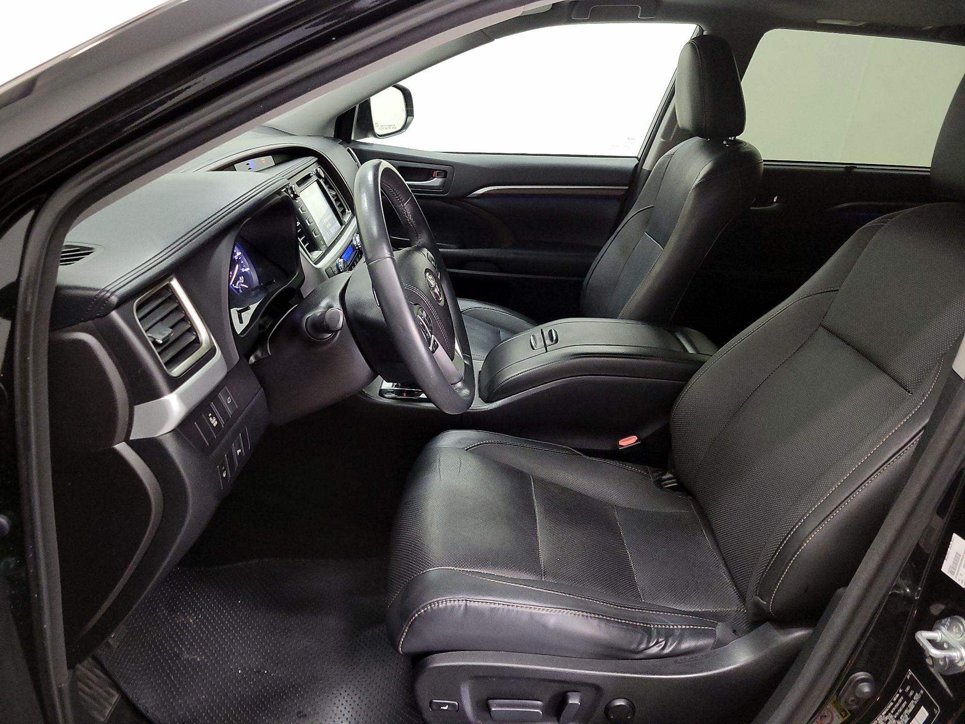 Thumbnail: 2016 Toyota Highlander - 11