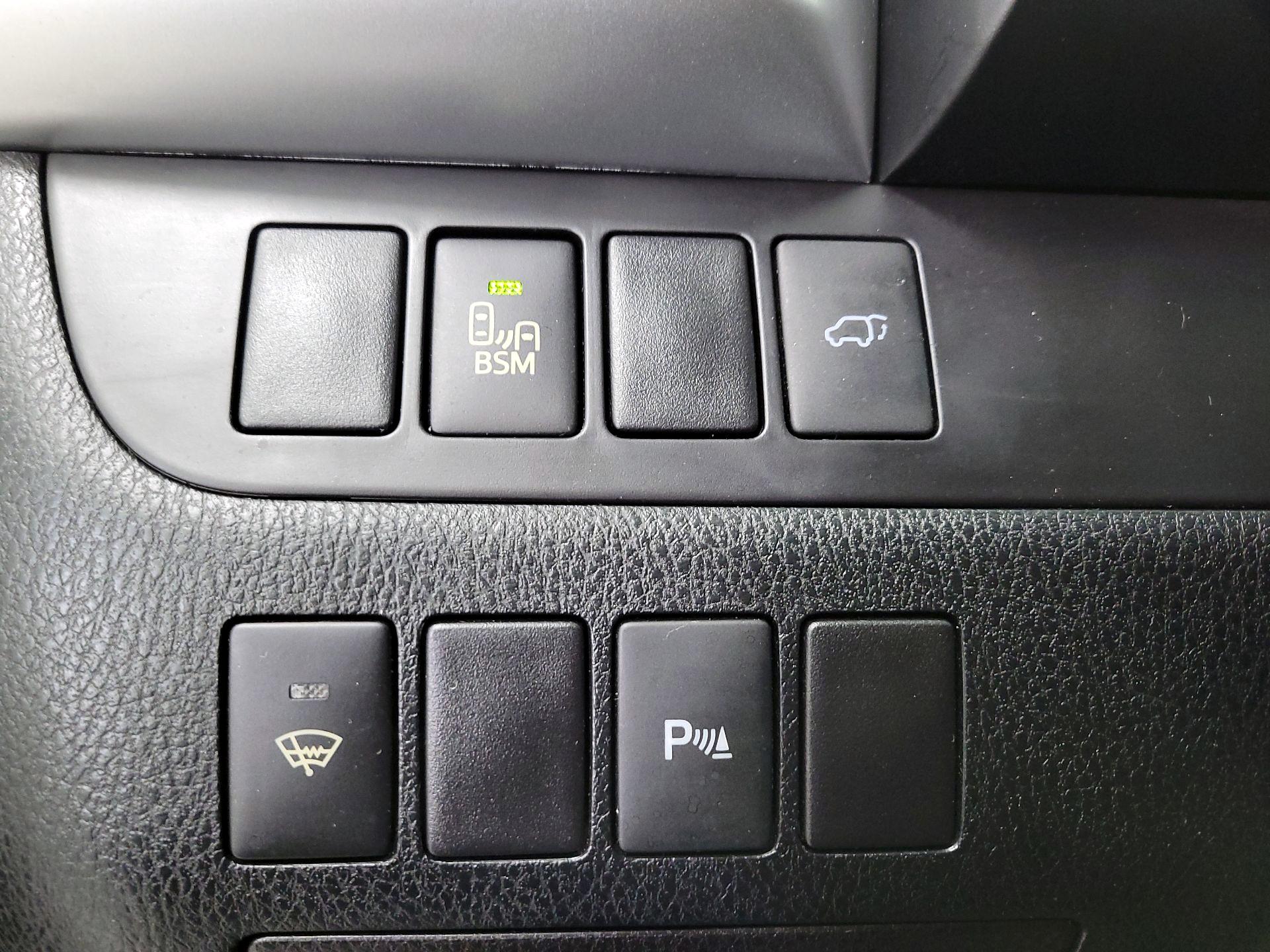 Thumbnail: 2016 Toyota Highlander - 13